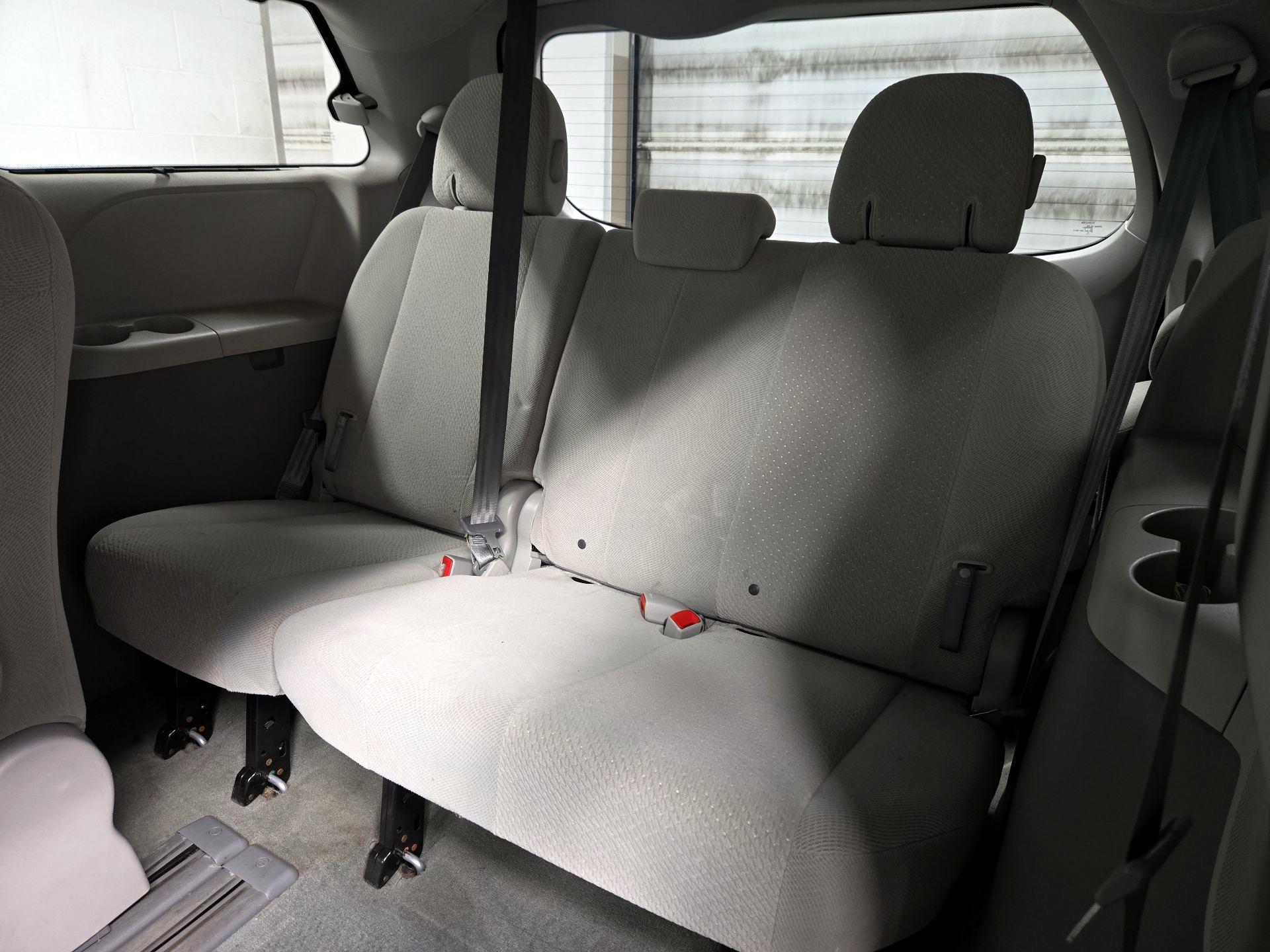 Thumbnail: 2014 Toyota Sienna - 20