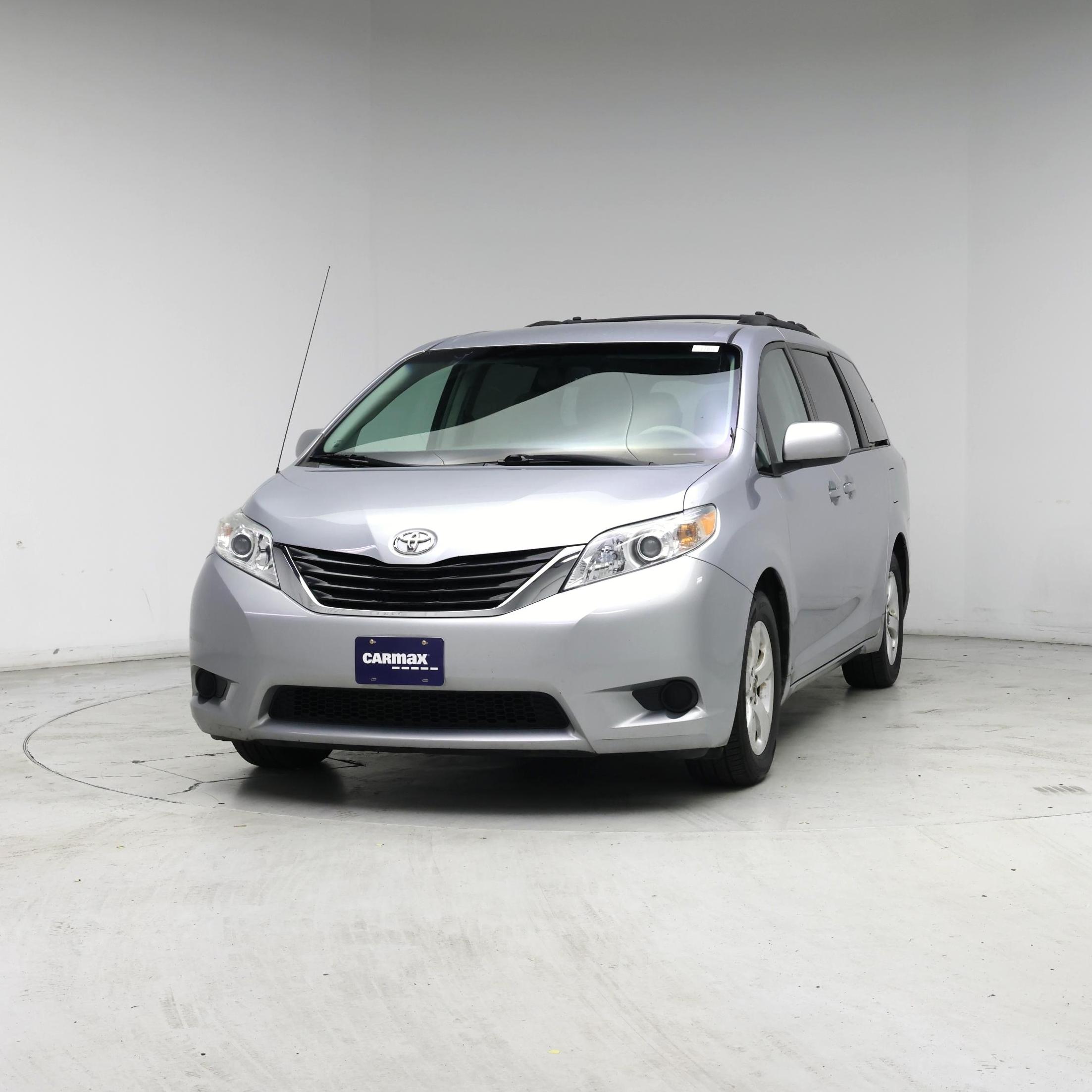 Thumbnail: 2014 Toyota Sienna - 4