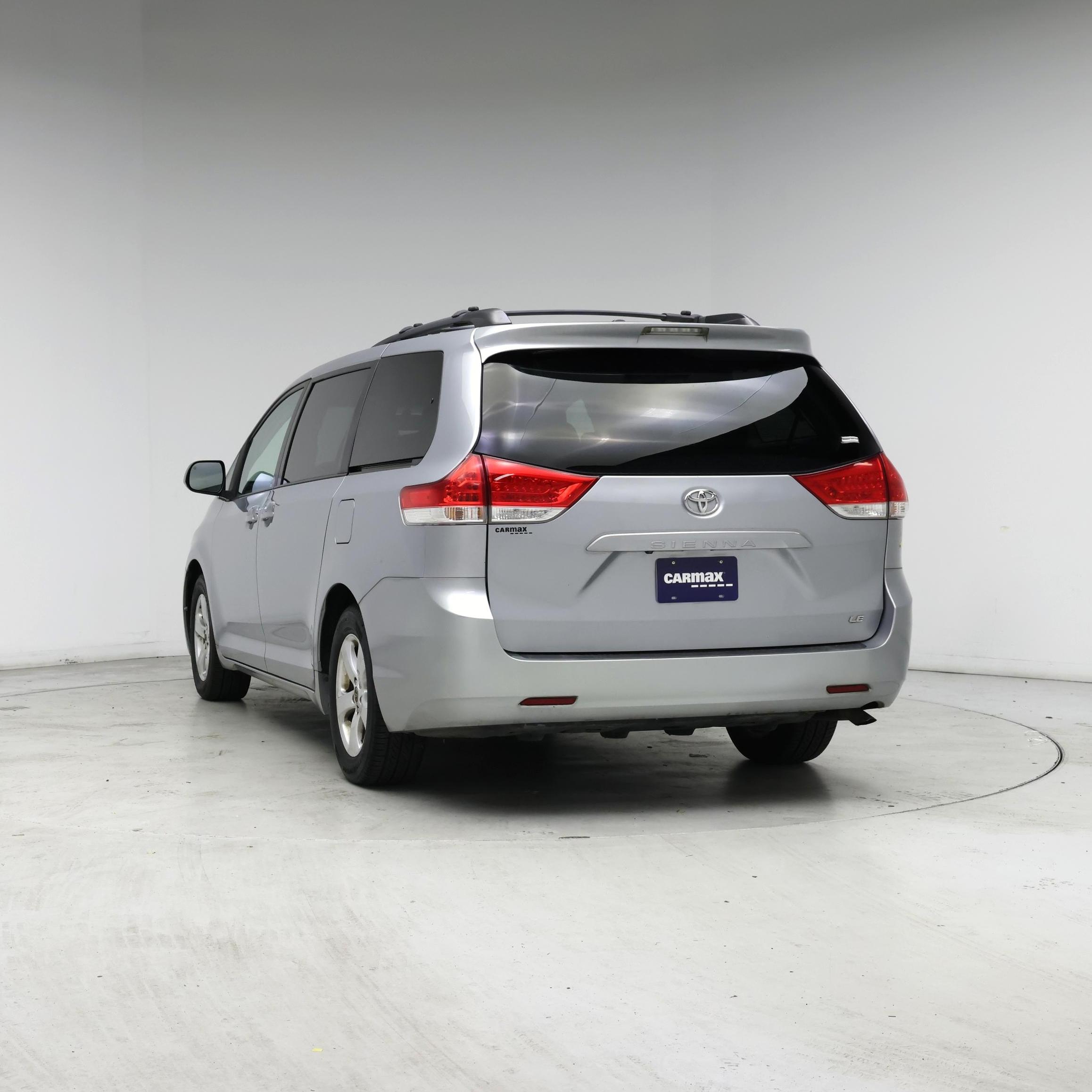 Thumbnail: 2014 Toyota Sienna - 6