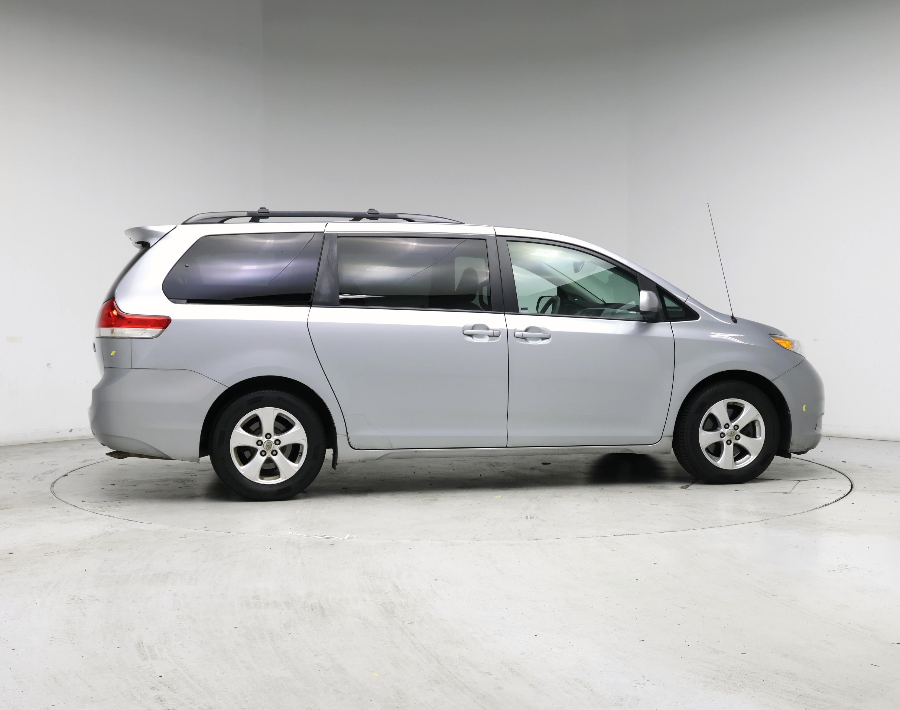 Thumbnail: 2014 Toyota Sienna - 7