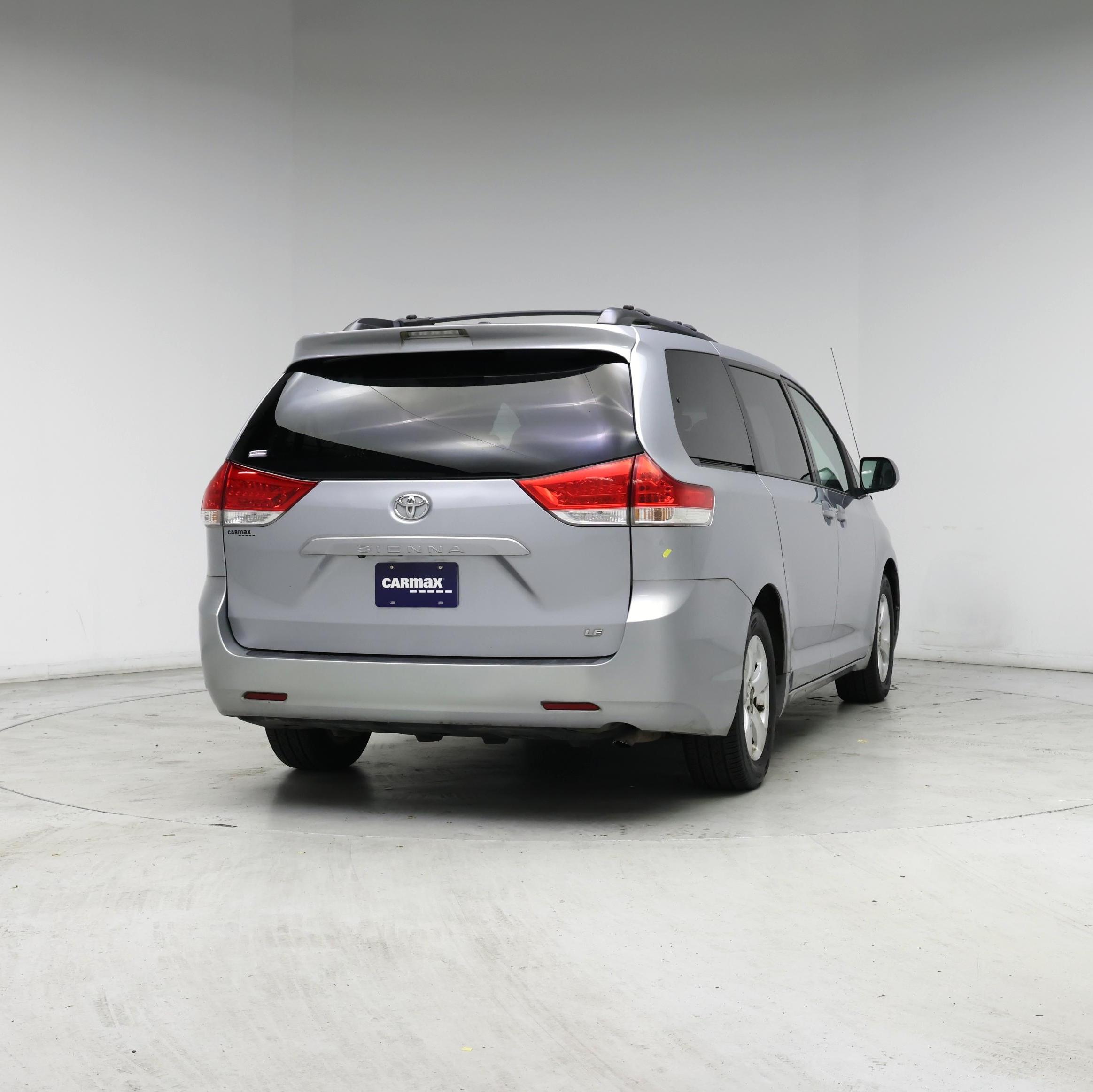 Thumbnail: 2014 Toyota Sienna - 8