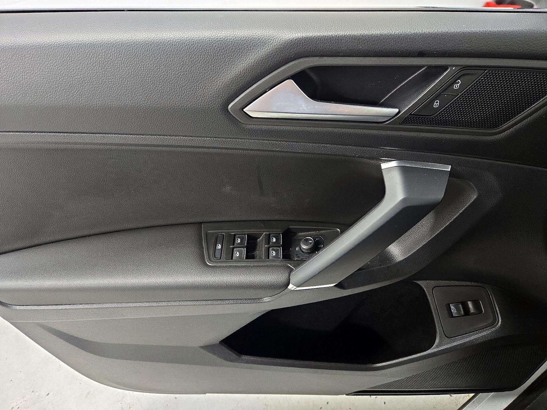 Thumbnail: 2020 Volkswagen Tiguan - 12