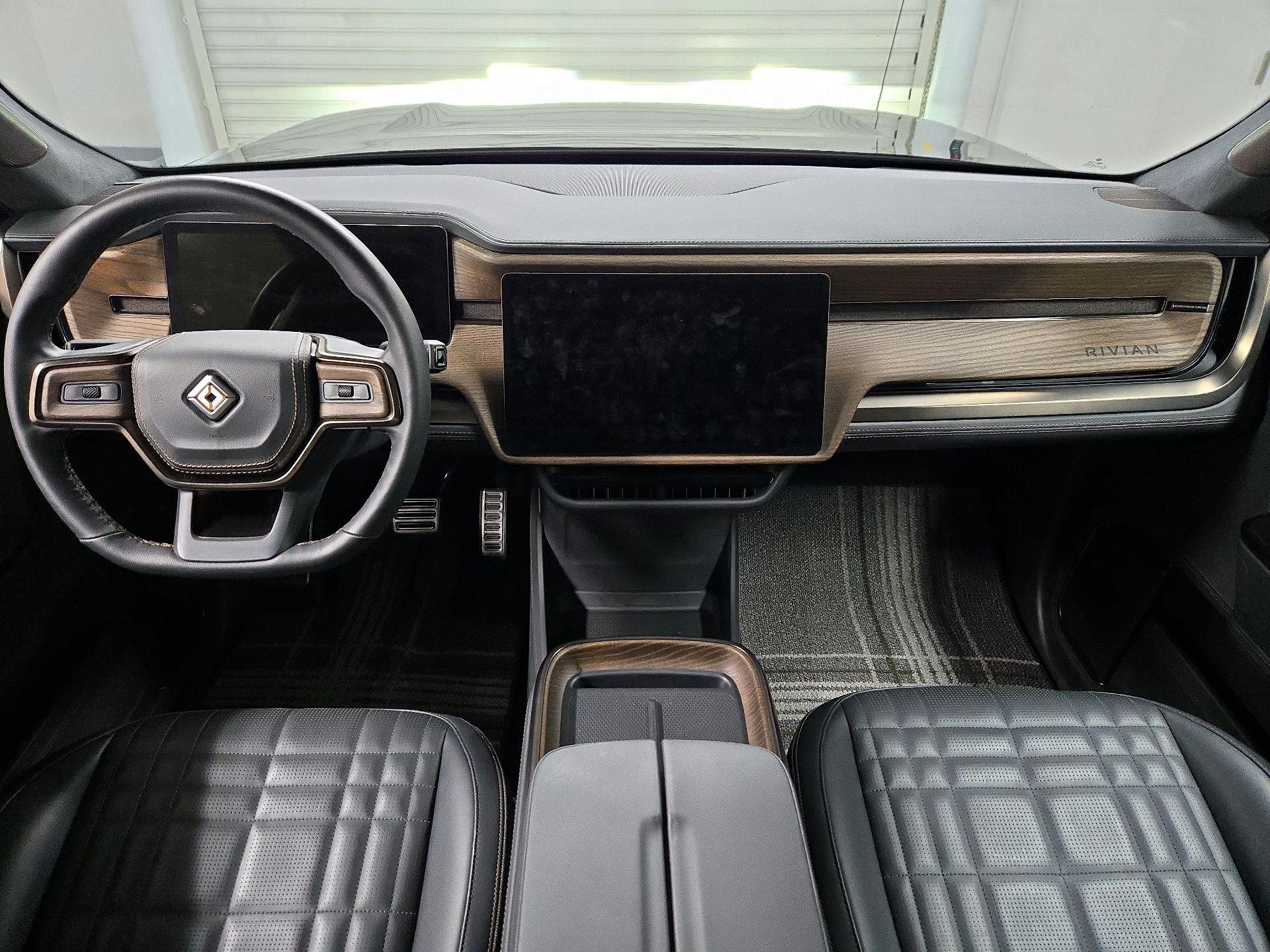 Thumbnail: 2025 Rivian R1S - 9
