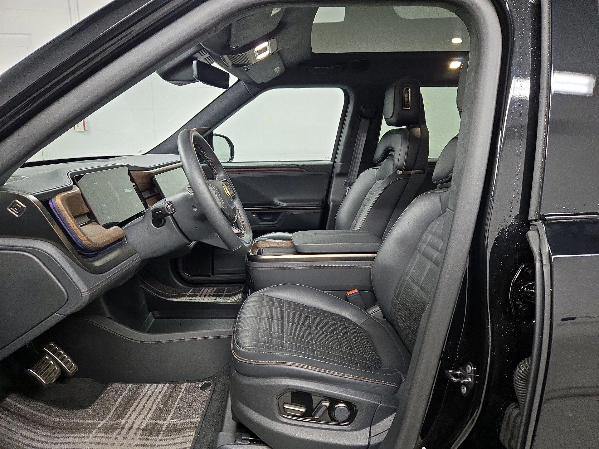 Thumbnail: 2025 Rivian R1S - 11