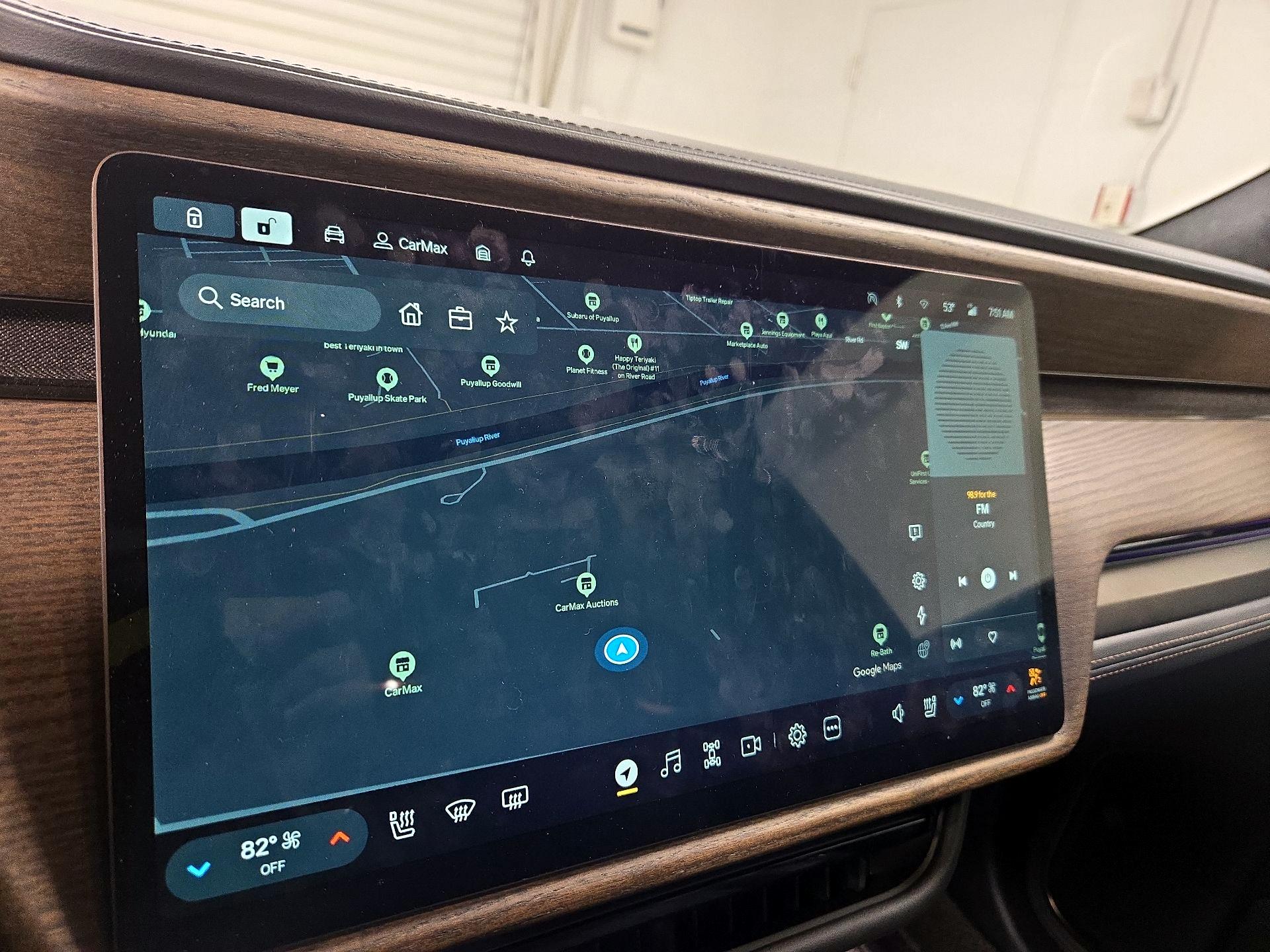 Thumbnail: 2025 Rivian R1S - 13