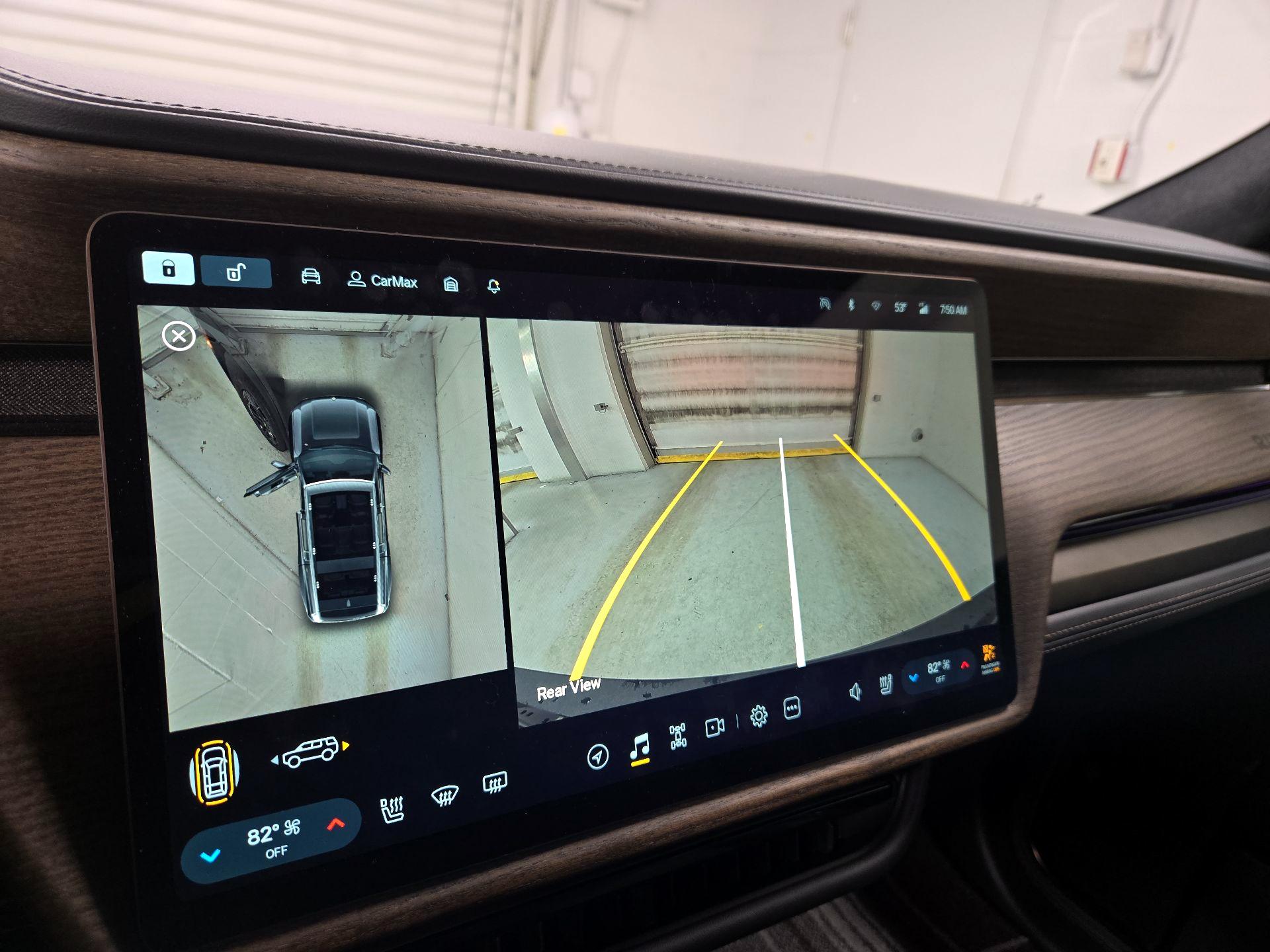 Thumbnail: 2025 Rivian R1S - 14