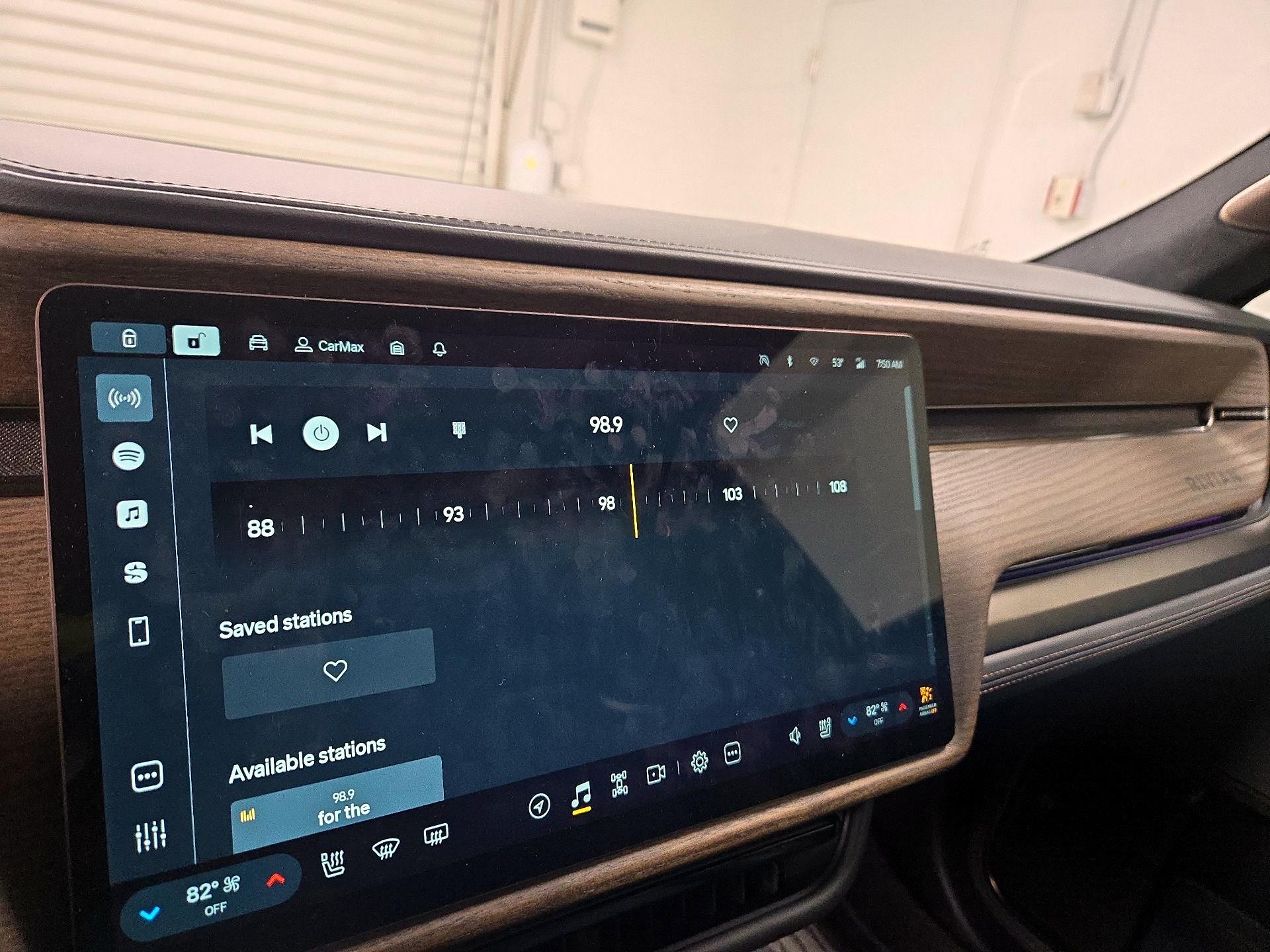 Thumbnail: 2025 Rivian R1S - 15