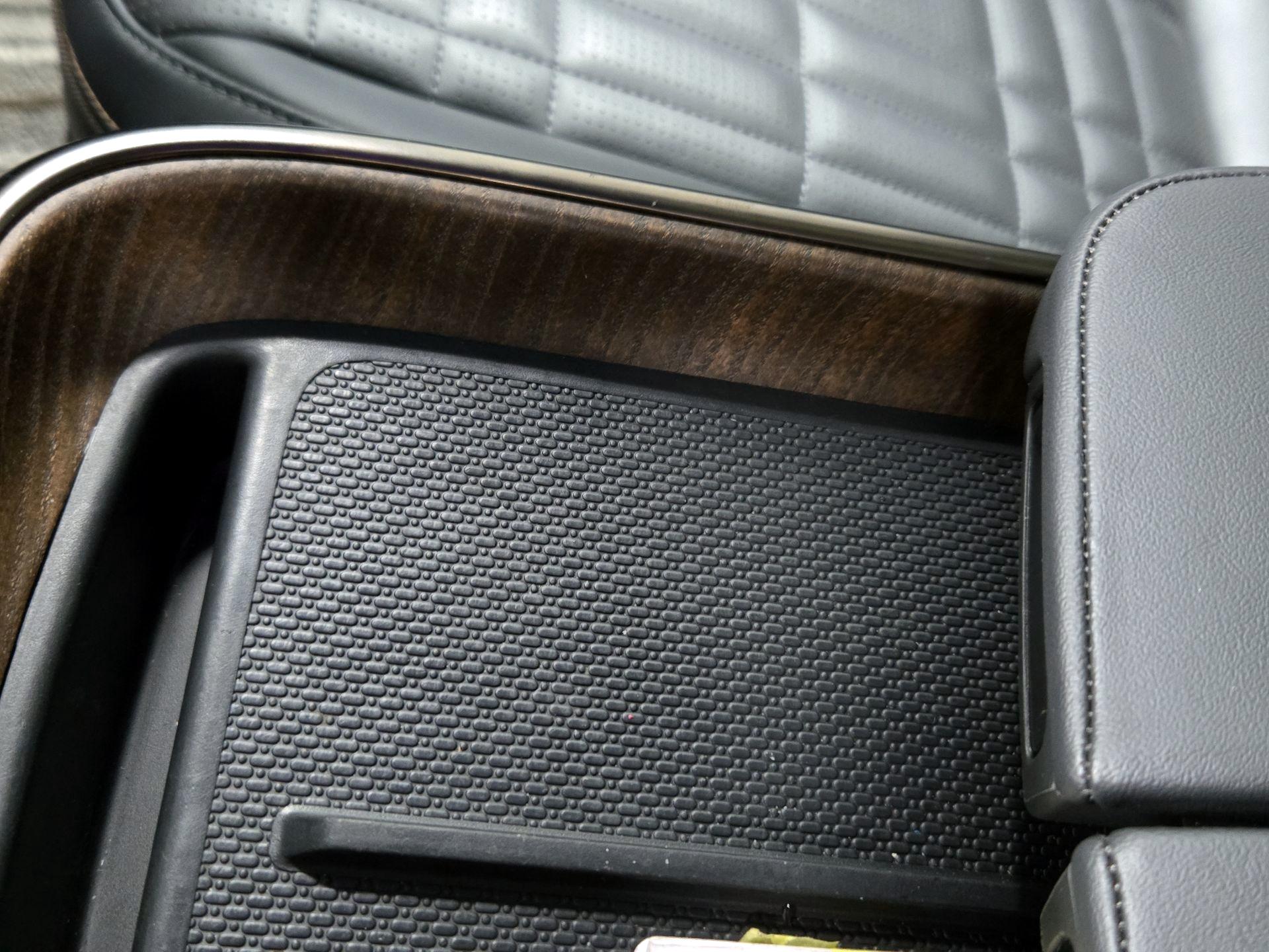 Thumbnail: 2025 Rivian R1S - 18