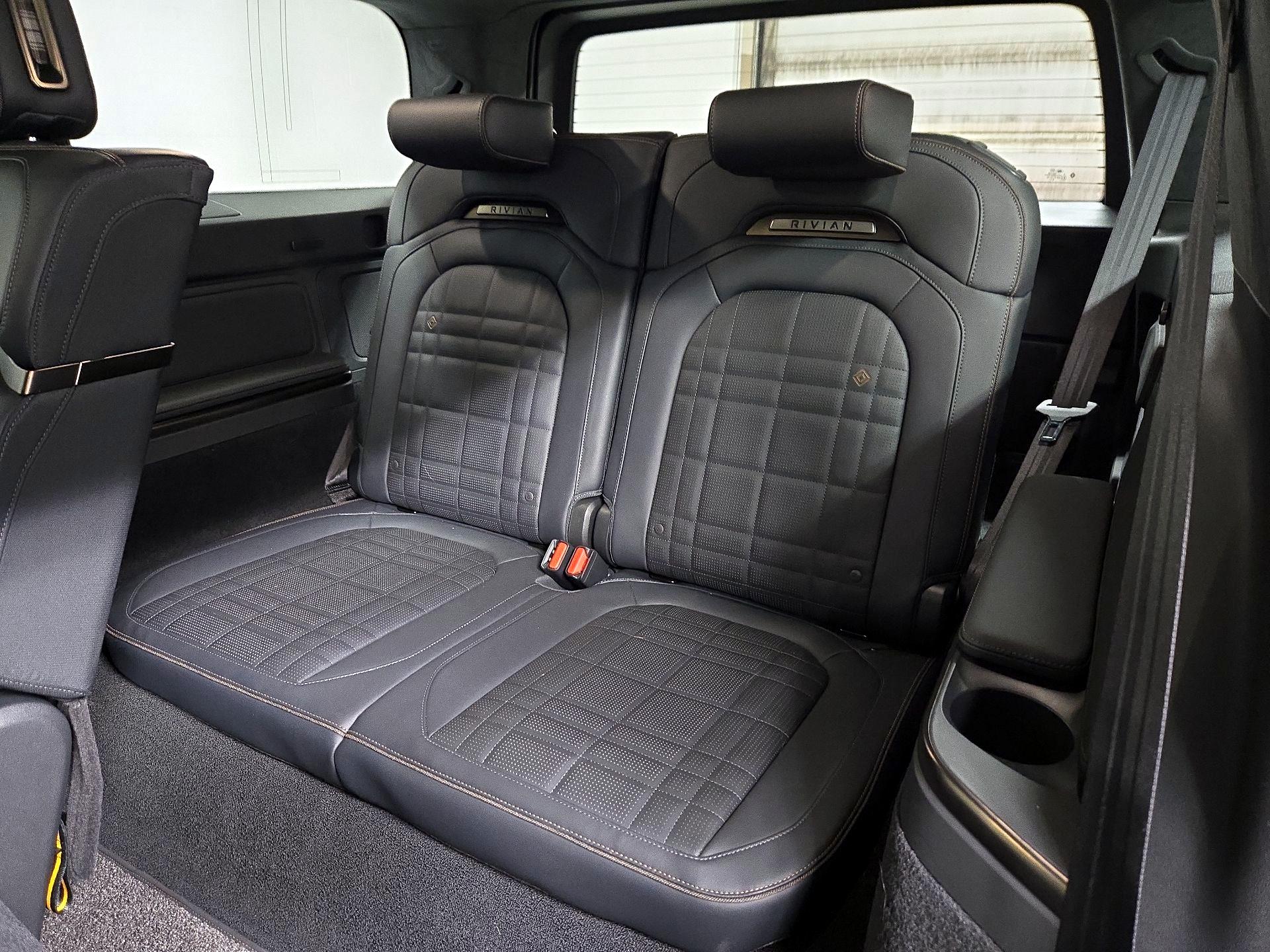 Thumbnail: 2025 Rivian R1S - 20