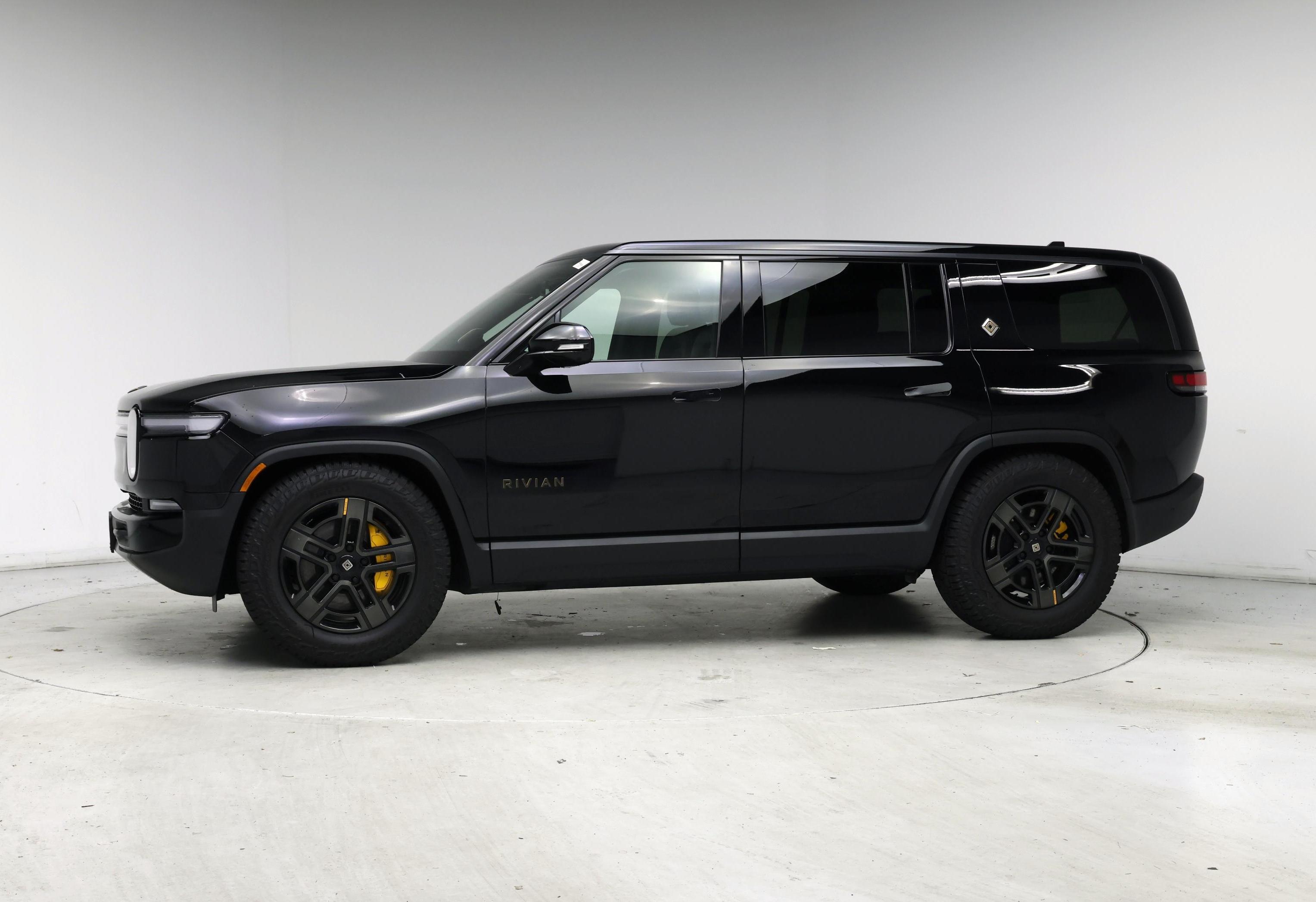 Thumbnail: 2025 Rivian R1S - 3