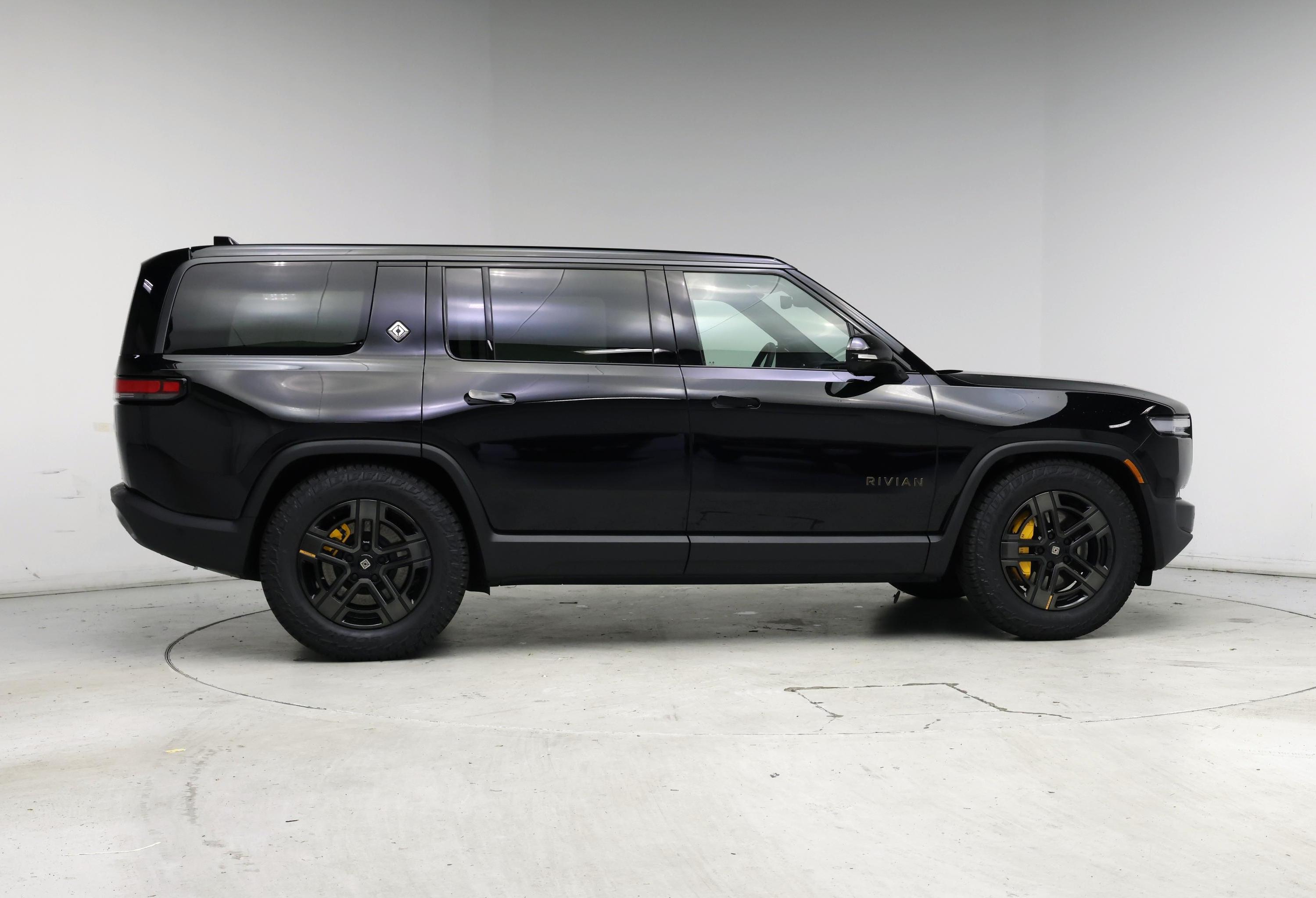 Thumbnail: 2025 Rivian R1S - 7