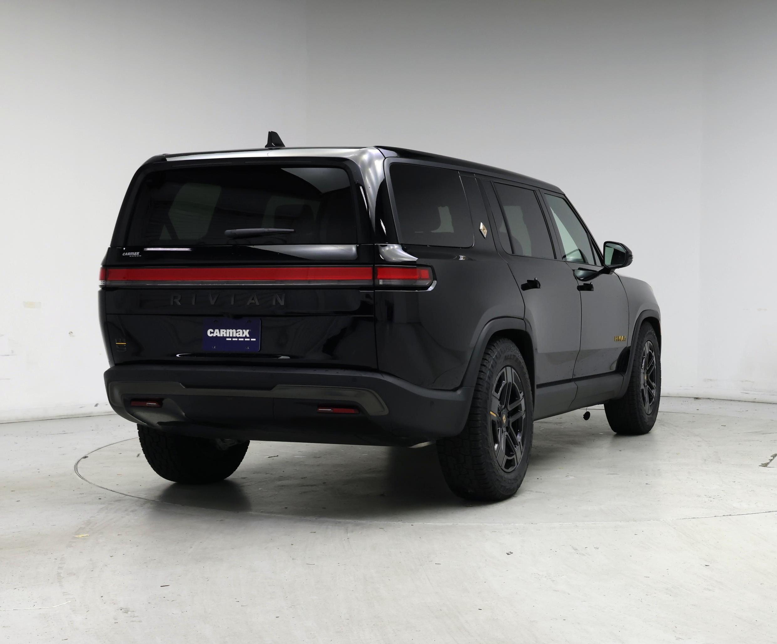 Thumbnail: 2025 Rivian R1S - 8