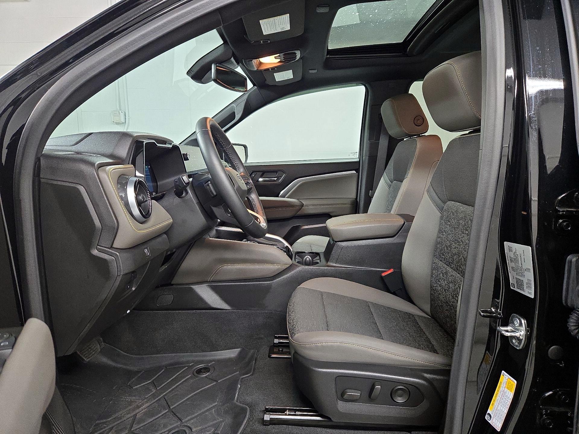 Thumbnail: 2024 Chevrolet Colorado - 11