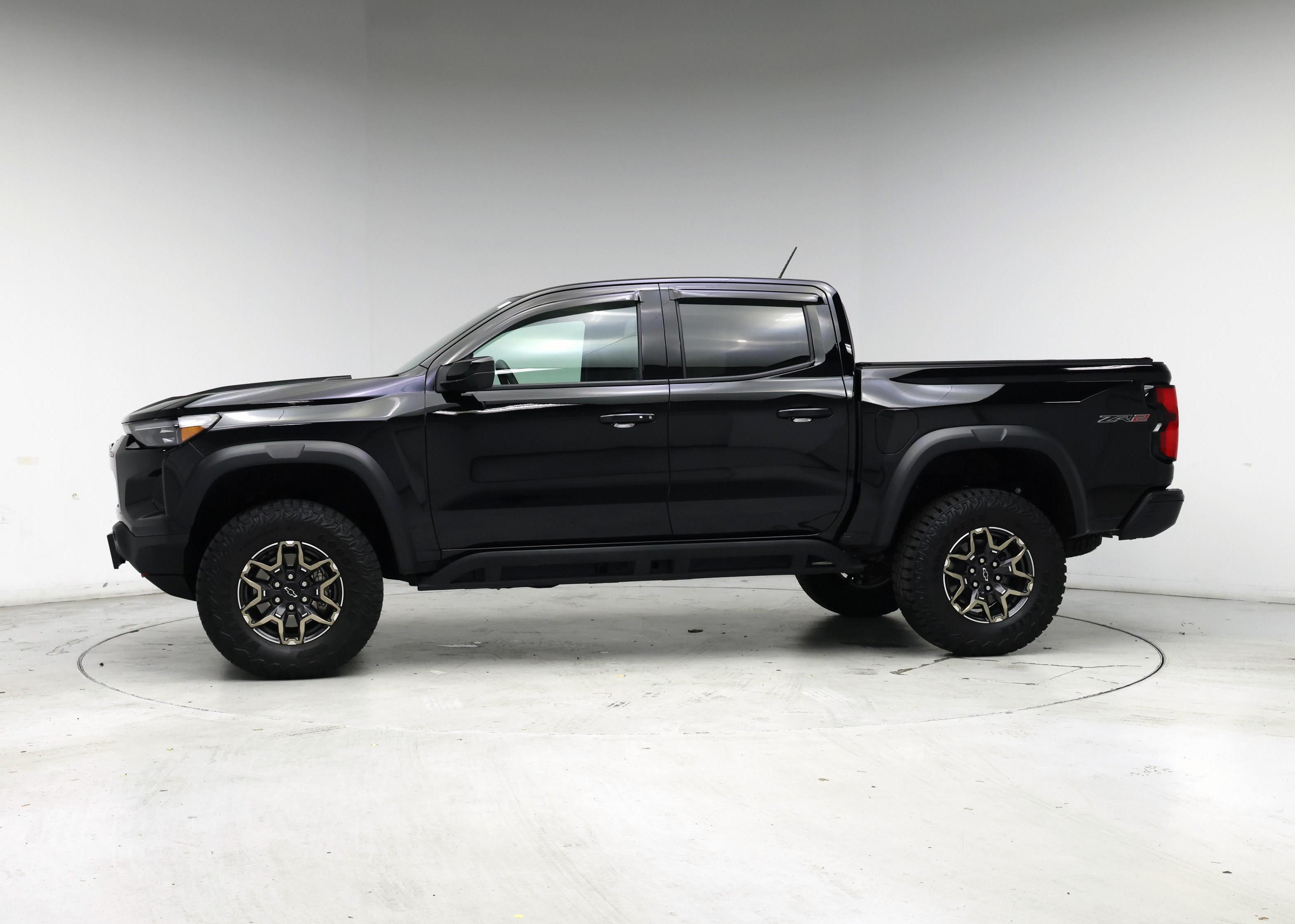 Thumbnail: 2024 Chevrolet Colorado - 3