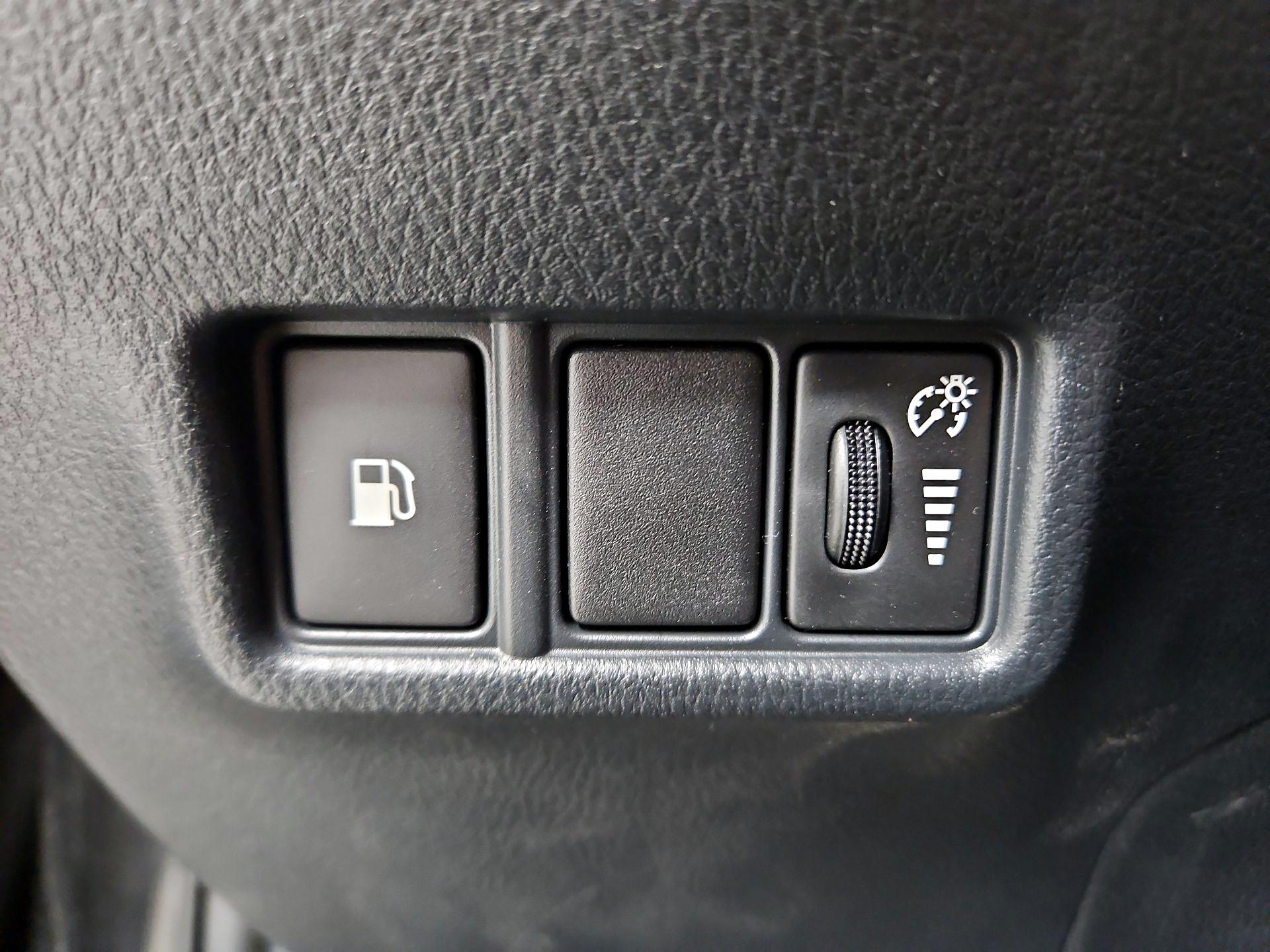 Thumbnail: 2021 Toyota C-HR - 13