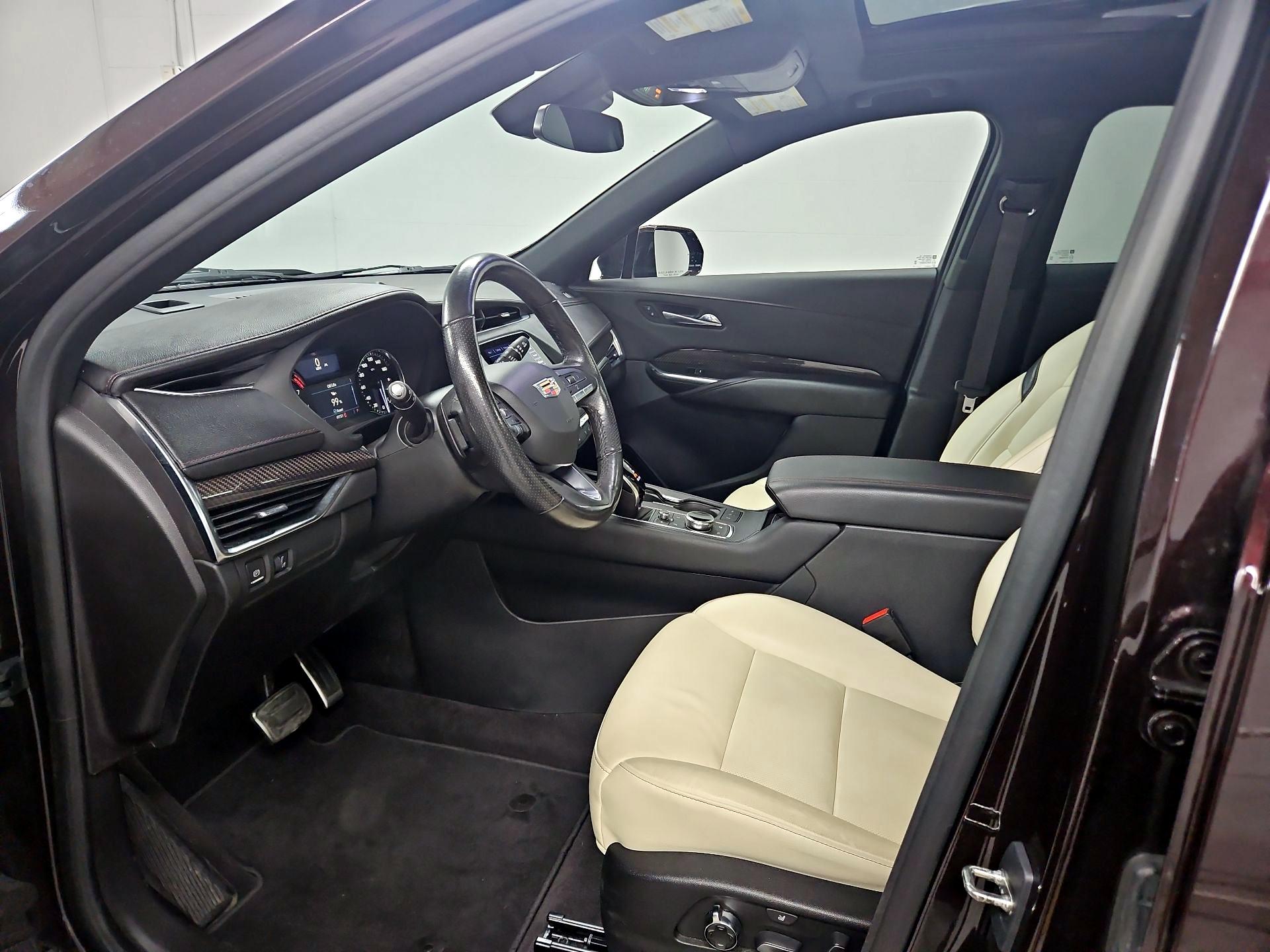 Thumbnail: 2020 Cadillac XT4 - 11