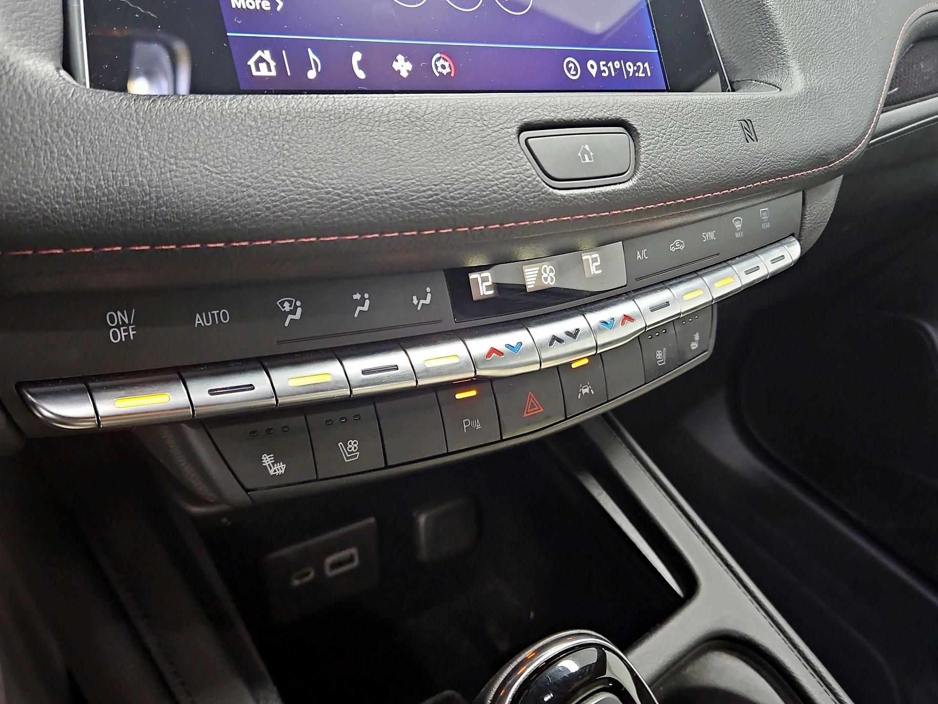 Thumbnail: 2020 Cadillac XT4 - 16
