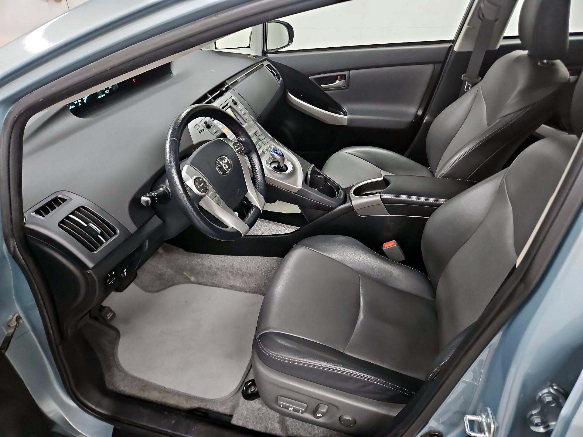 Thumbnail: 2014 Toyota Prius - 11
