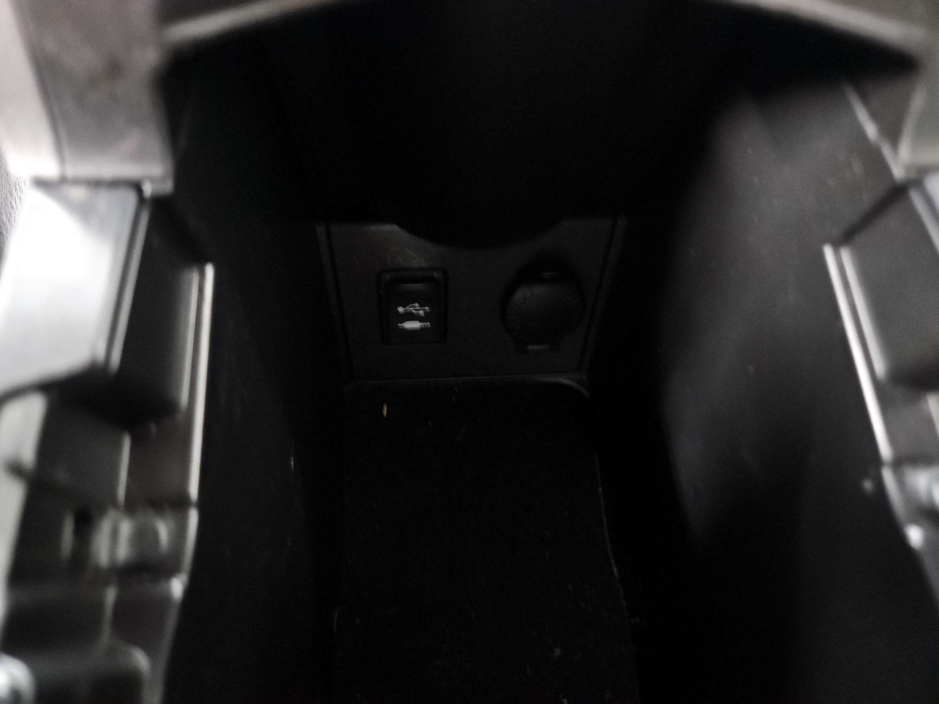 Thumbnail: 2014 Toyota Prius - 18