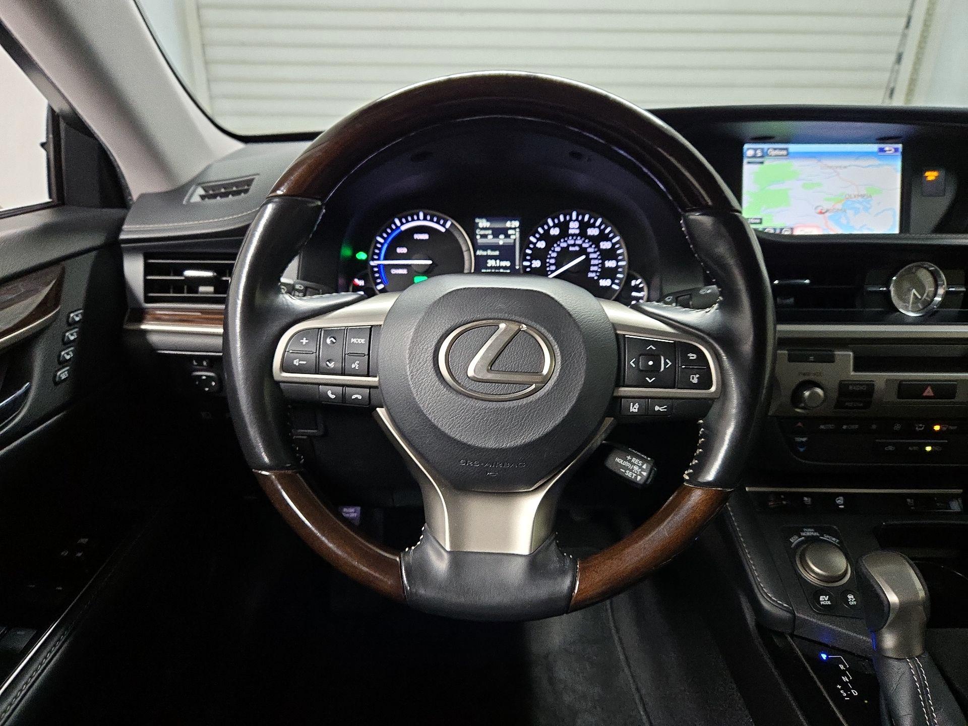 Thumbnail: 2016 Lexus ES - 10