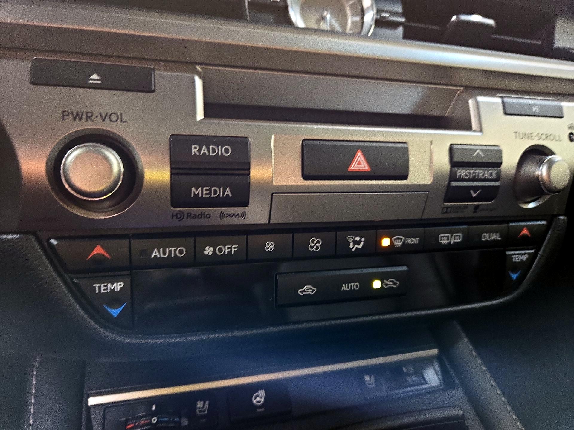 Thumbnail: 2016 Lexus ES - 17