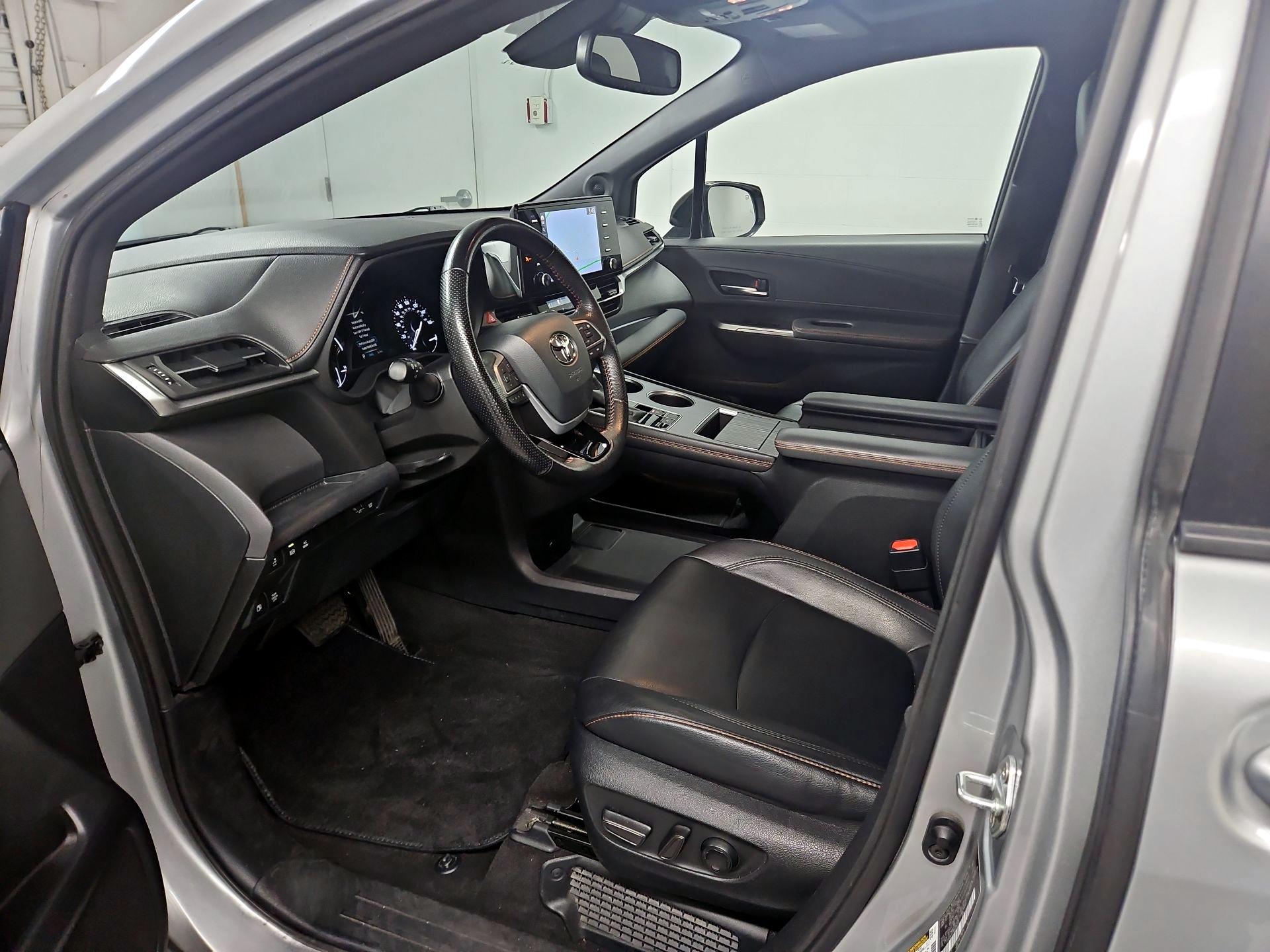Thumbnail: 2021 Toyota Sienna - 11
