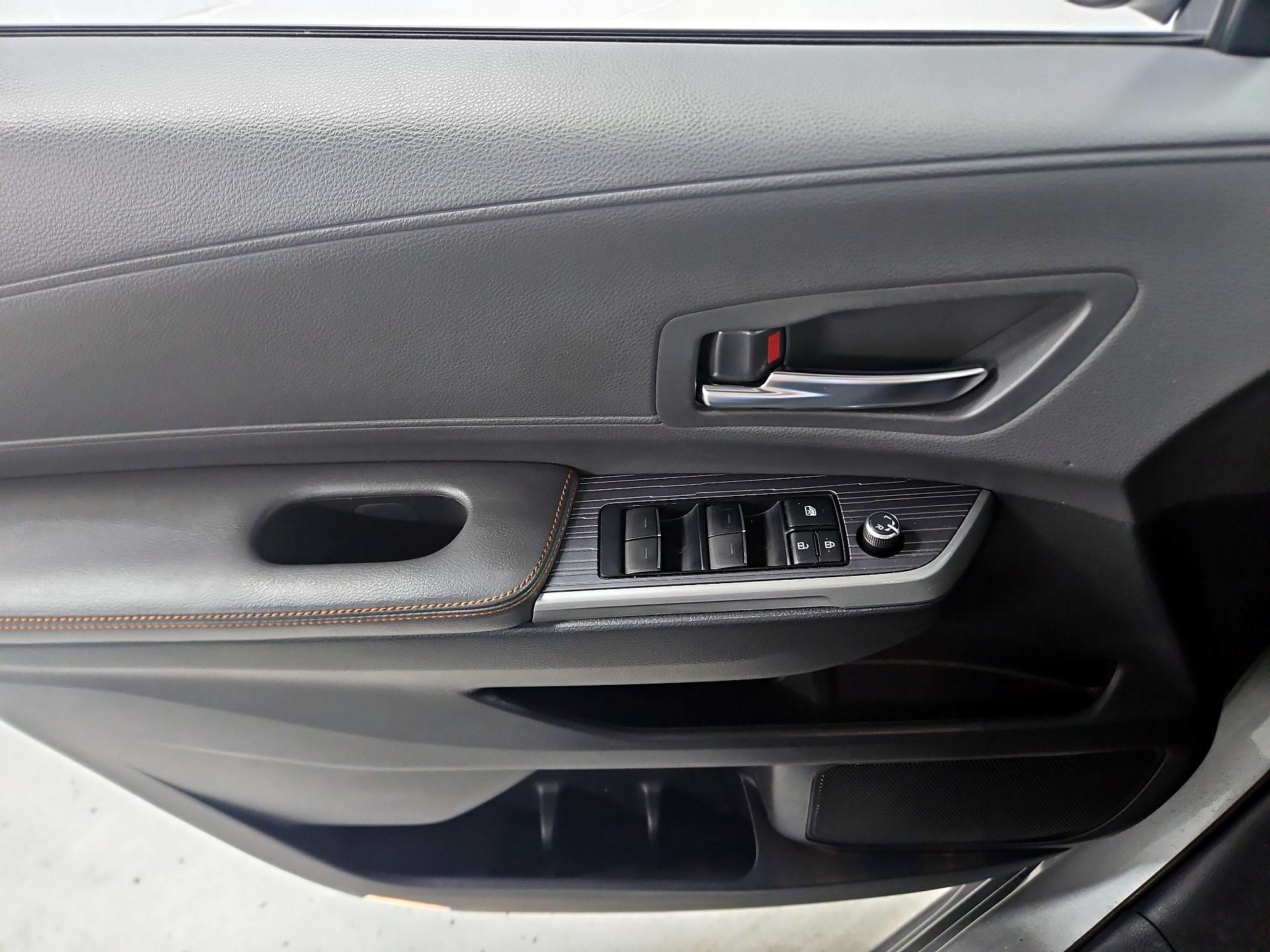 Thumbnail: 2021 Toyota Sienna - 12