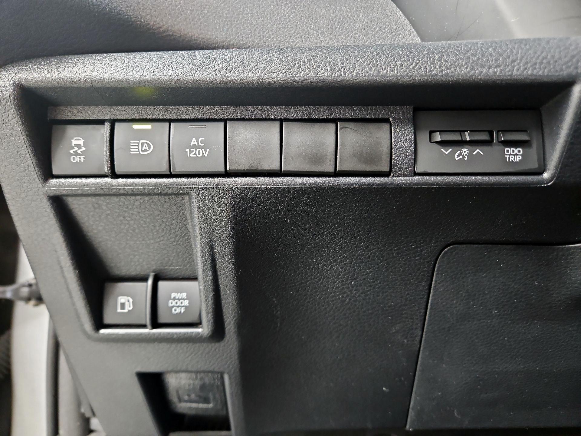 Thumbnail: 2021 Toyota Sienna - 13