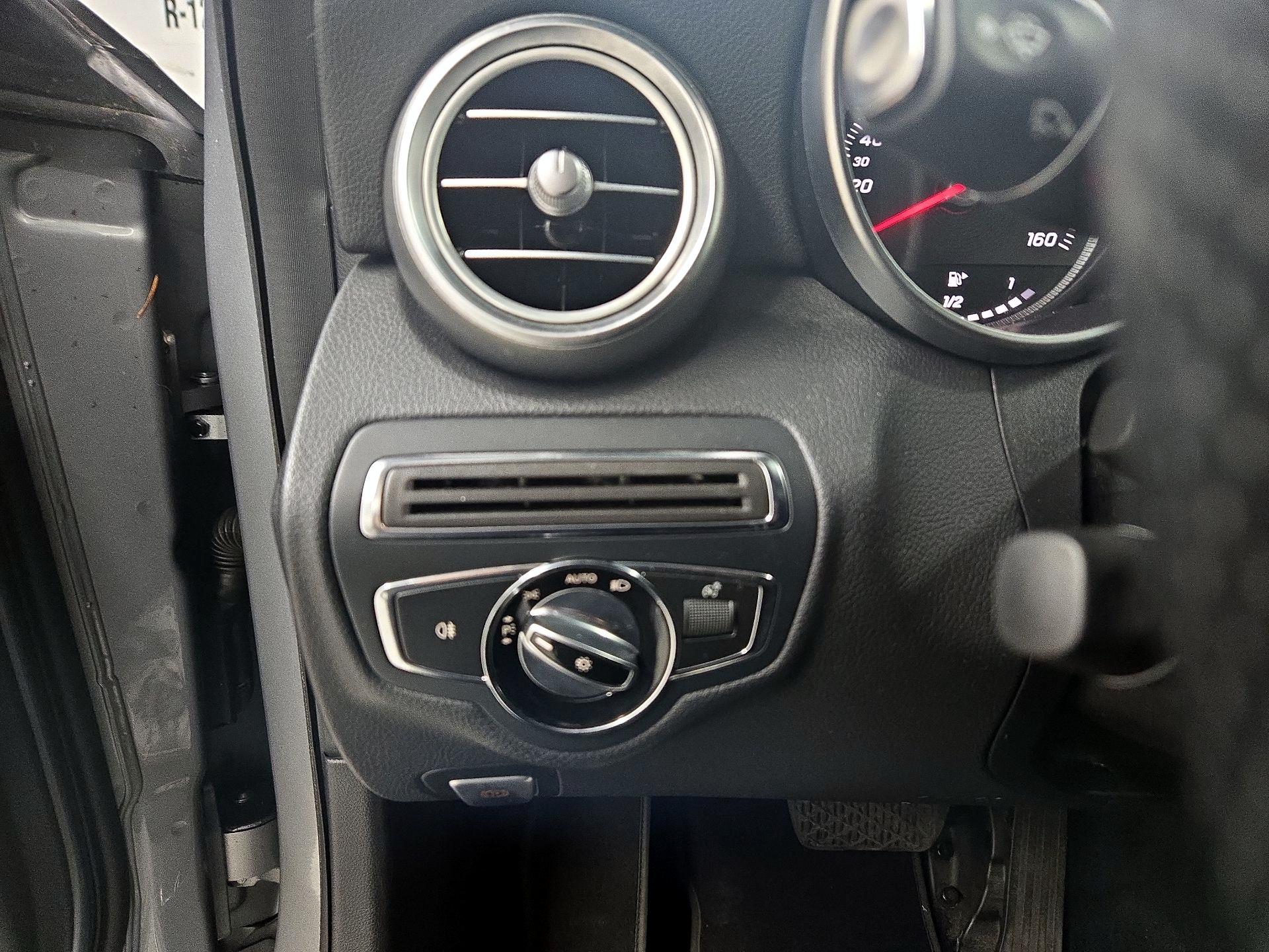 Thumbnail: 2015 Mercedes-Benz C-Class - 13