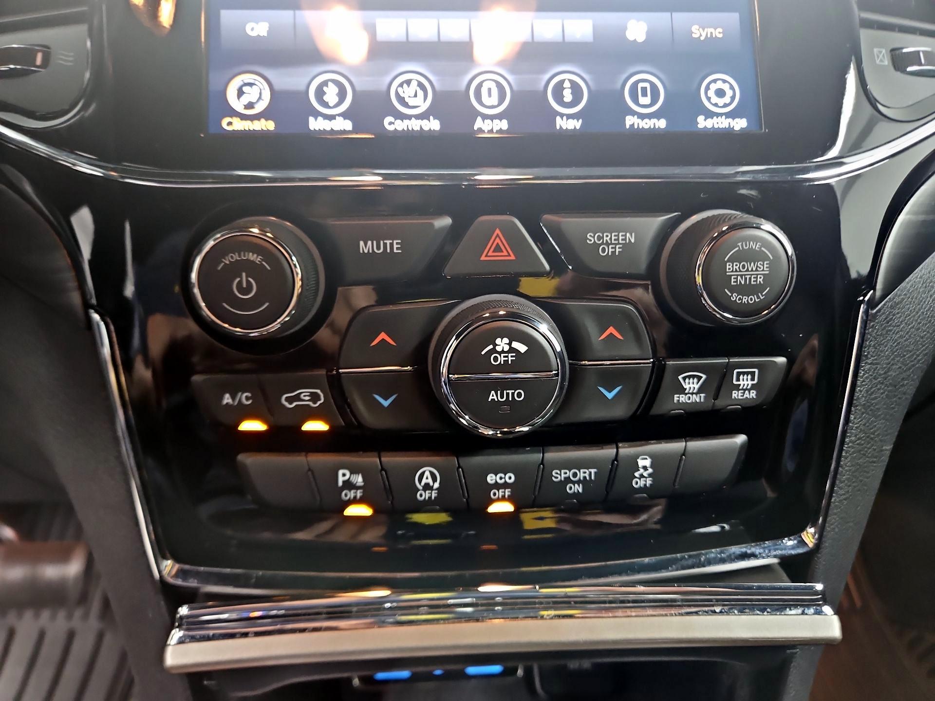 Thumbnail: 2020 Jeep Grand Cherokee - 17