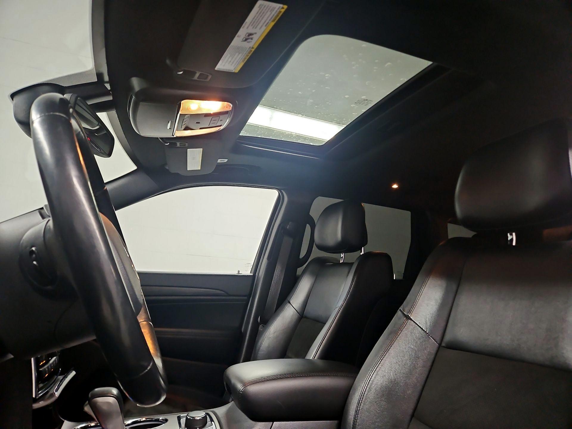 Thumbnail: 2020 Jeep Grand Cherokee - 20