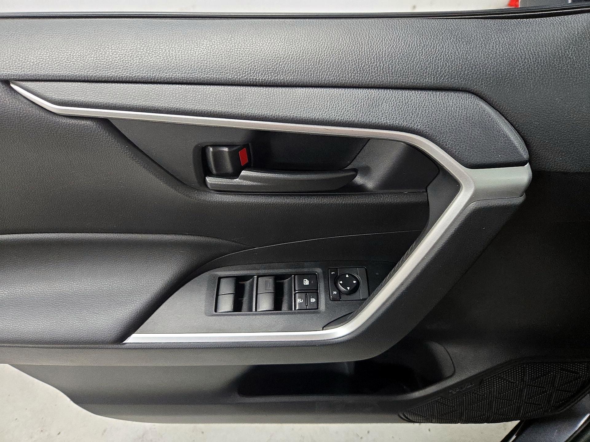 Thumbnail: 2021 Toyota RAV4 - 12