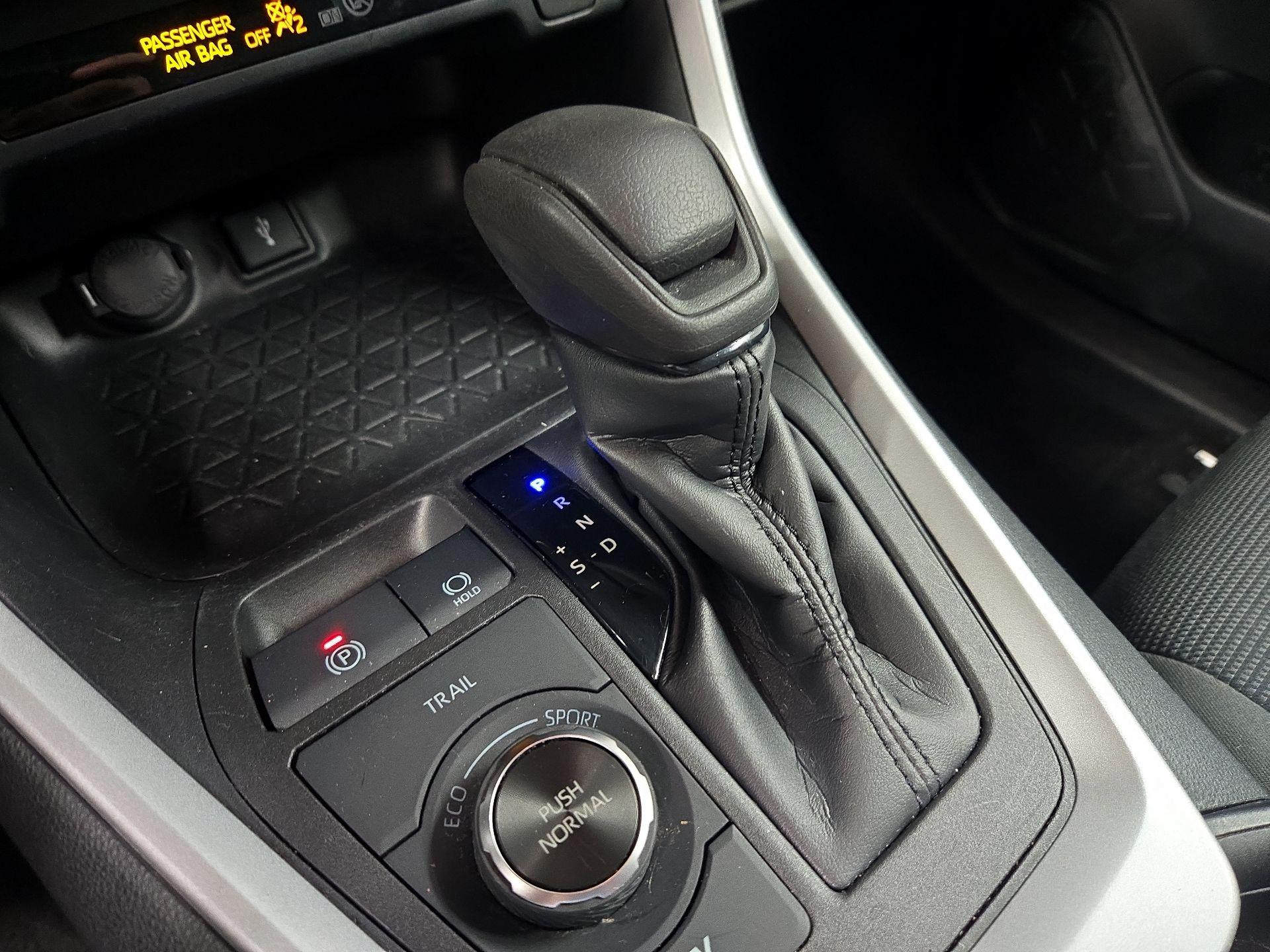 Thumbnail: 2021 Toyota RAV4 - 17
