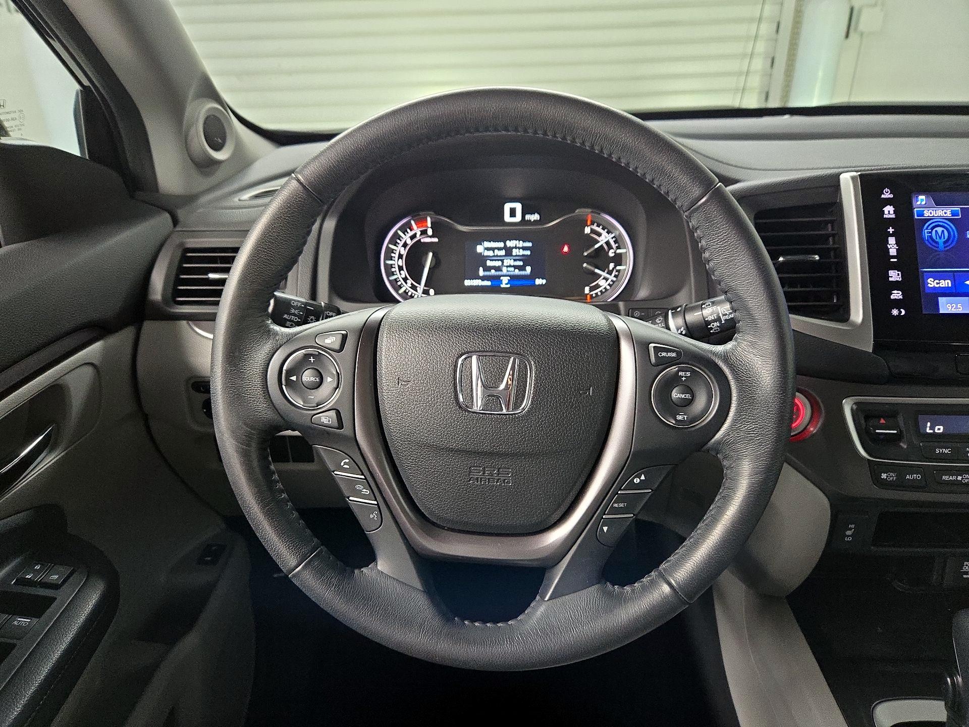 Thumbnail: 2017 Honda Pilot - 10