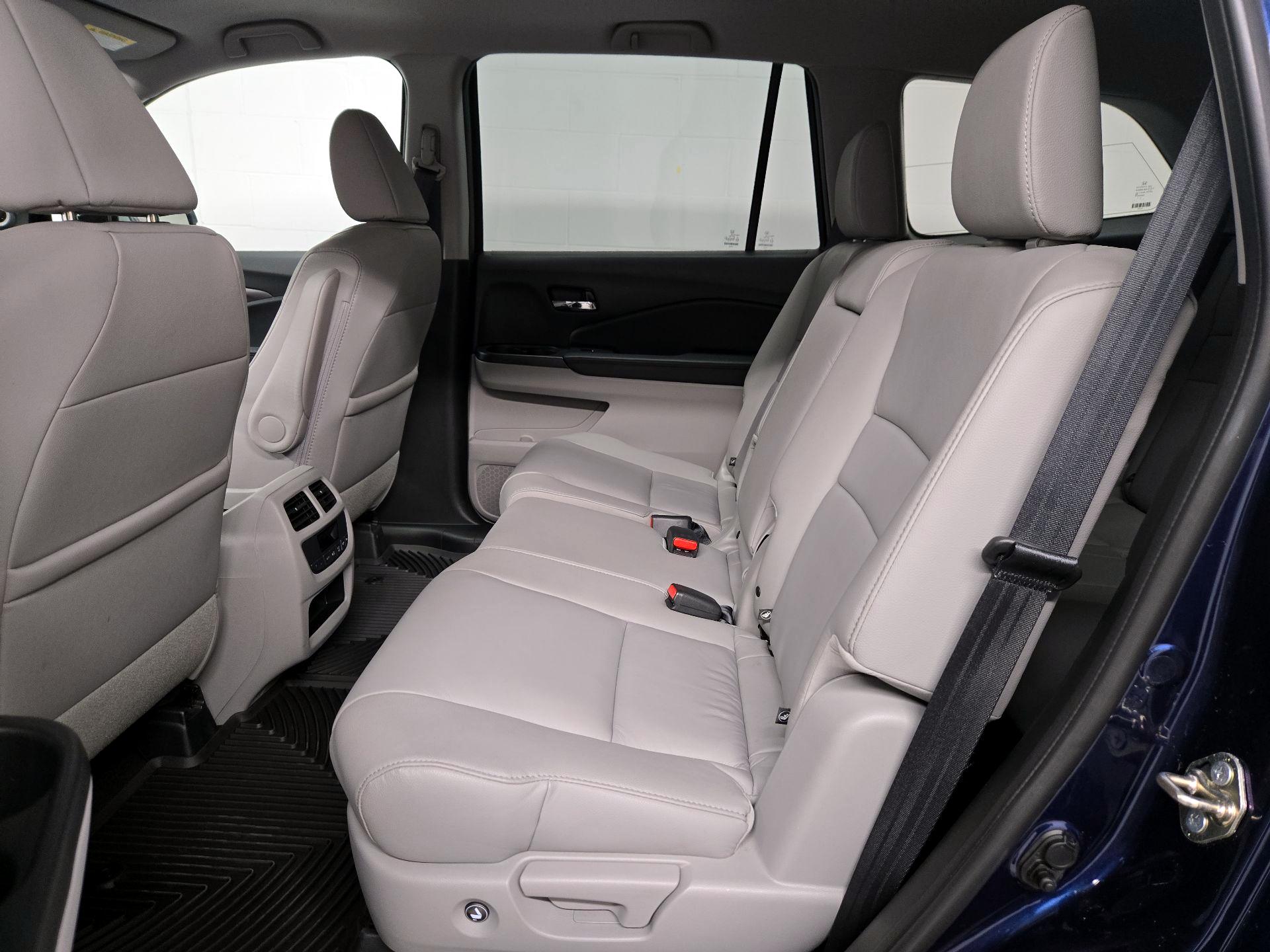 Thumbnail: 2017 Honda Pilot - 20