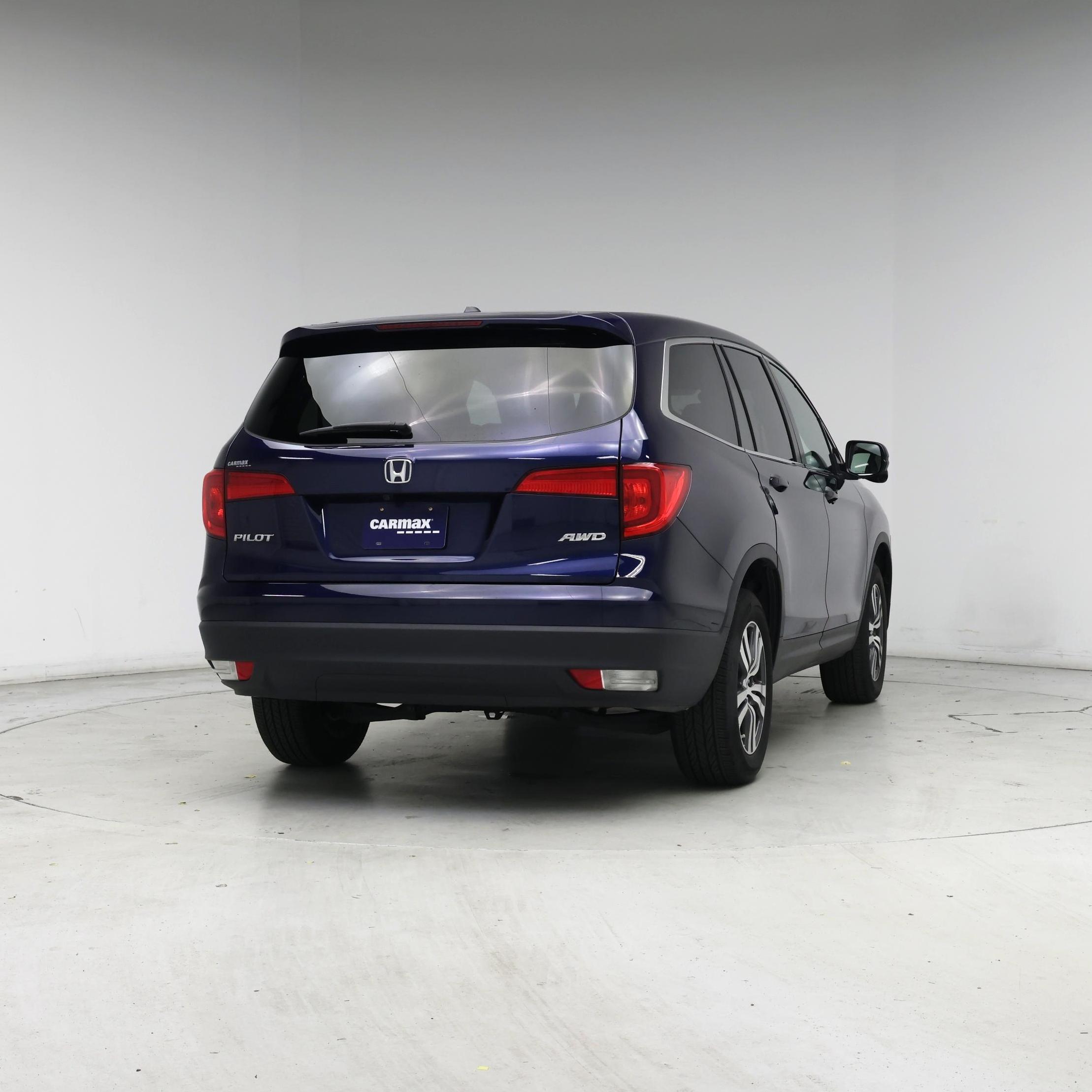 Thumbnail: 2017 Honda Pilot - 8