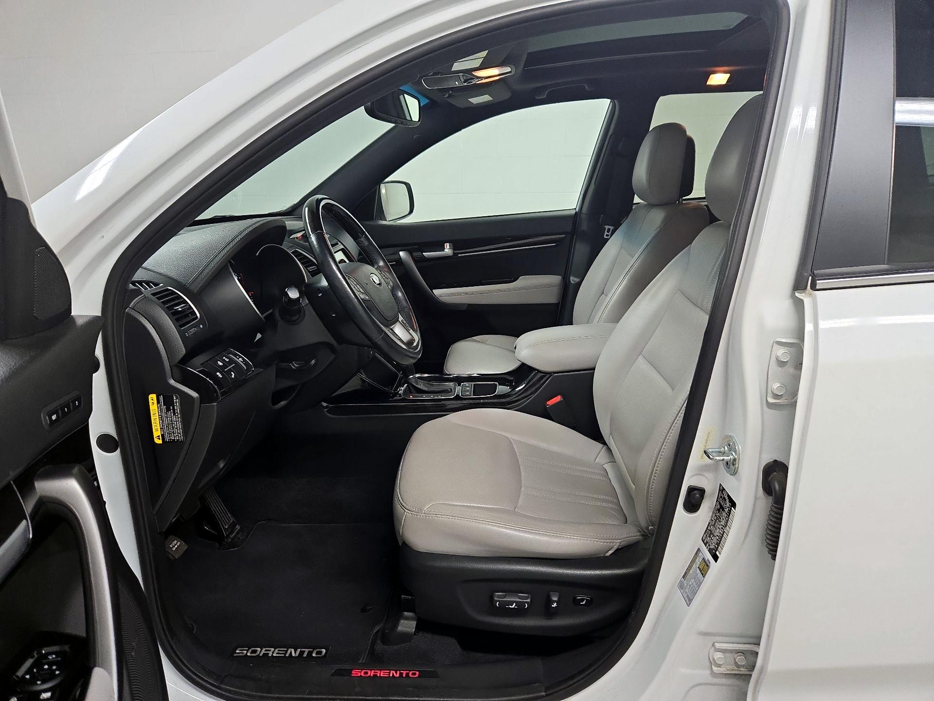 Thumbnail: 2015 Kia Sorento - 11