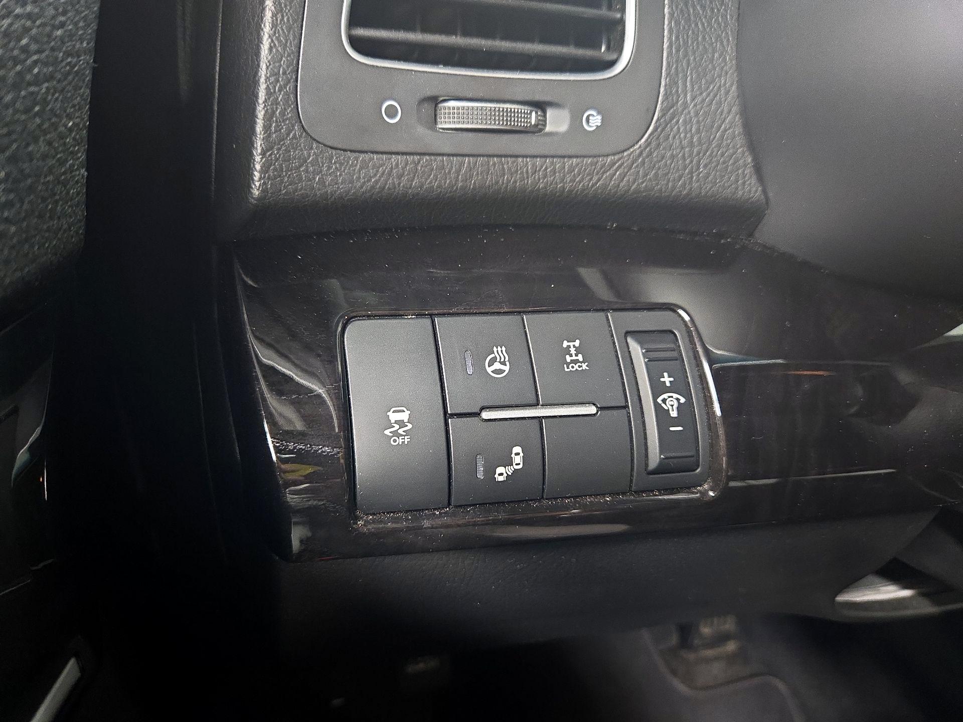 Thumbnail: 2015 Kia Sorento - 13