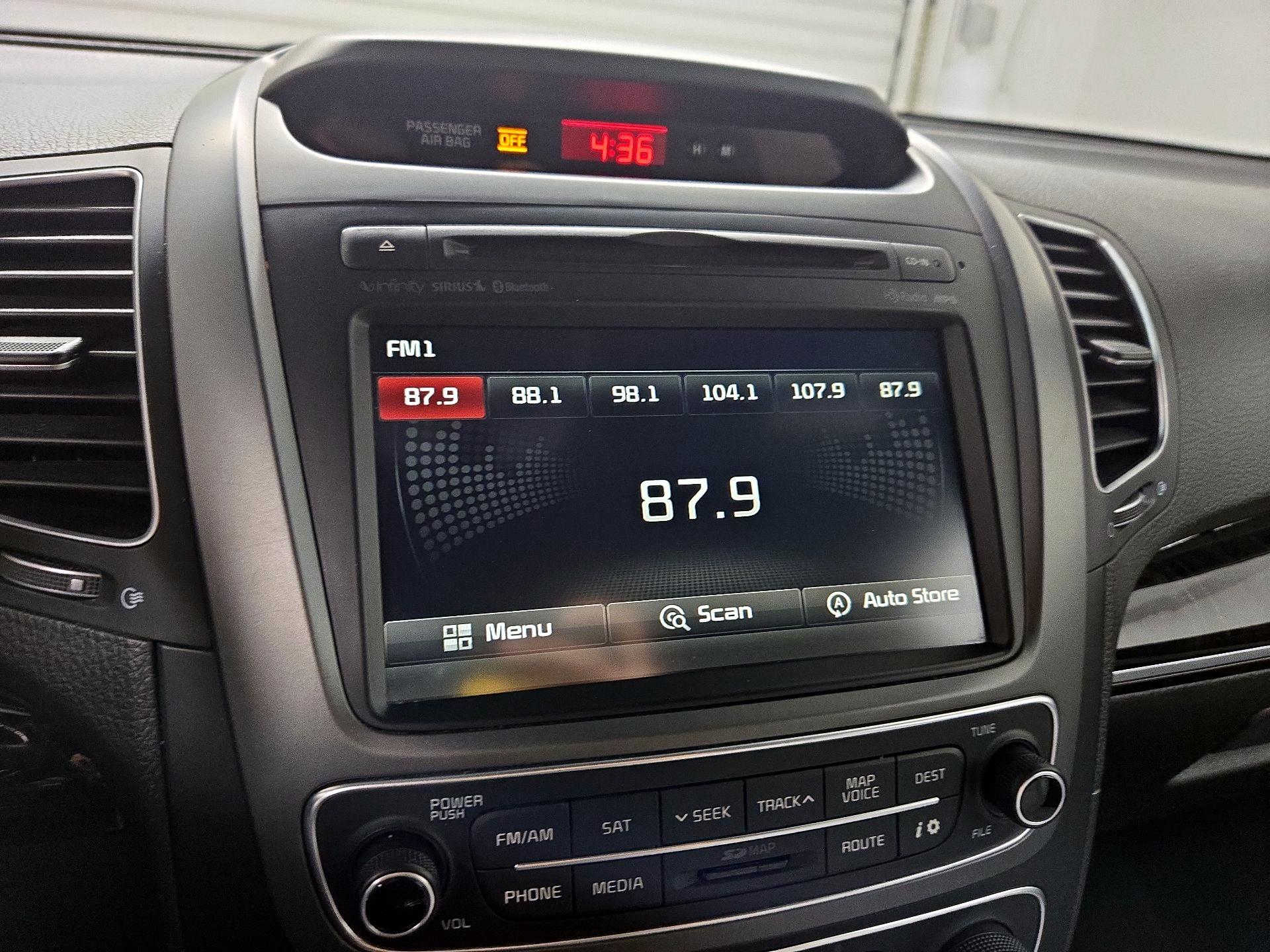 Thumbnail: 2015 Kia Sorento - 16