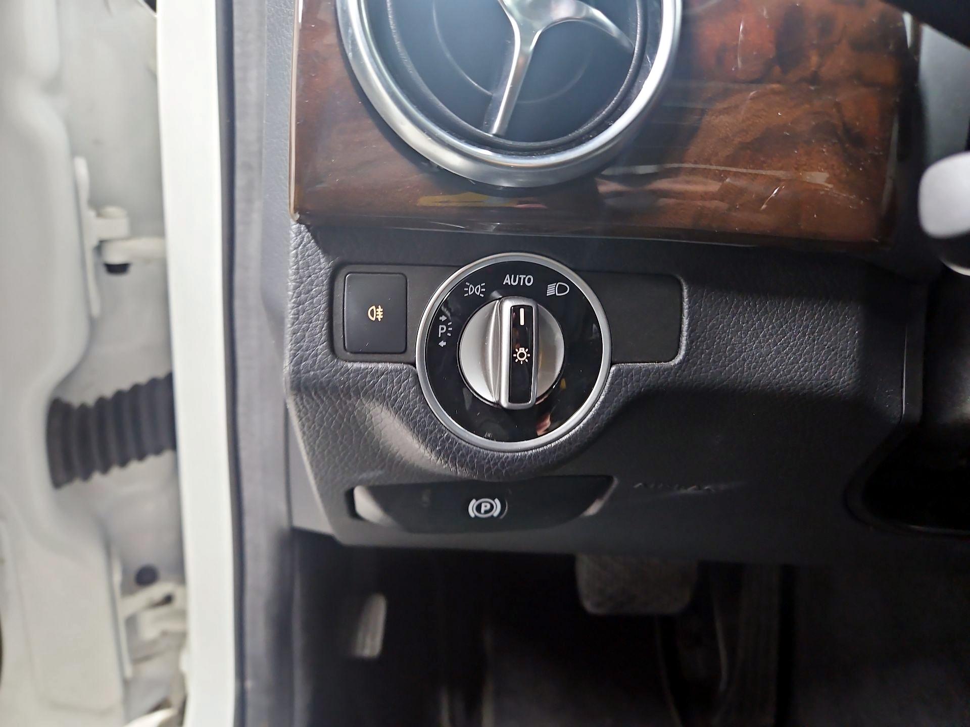 Thumbnail: 2015 Mercedes-Benz GLK - 13