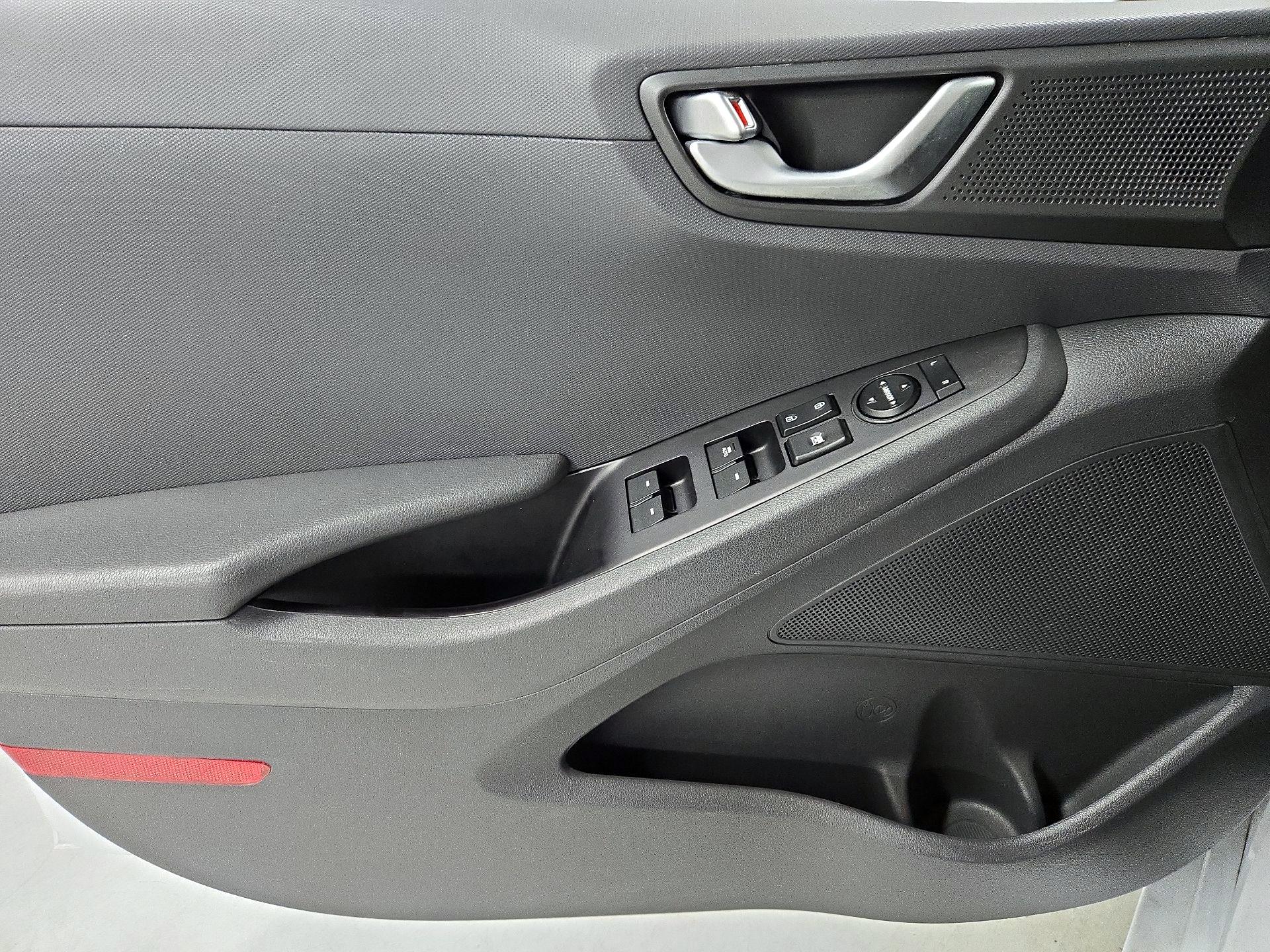 Thumbnail: 2019 Hyundai Ioniq - 12