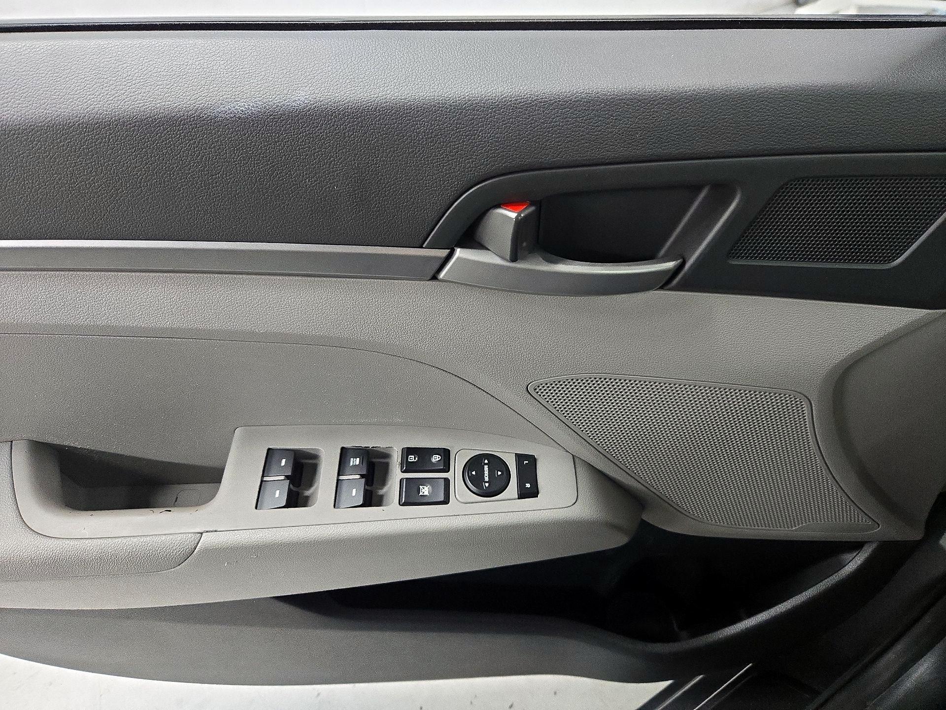 Thumbnail: 2017 Hyundai Elantra - 12