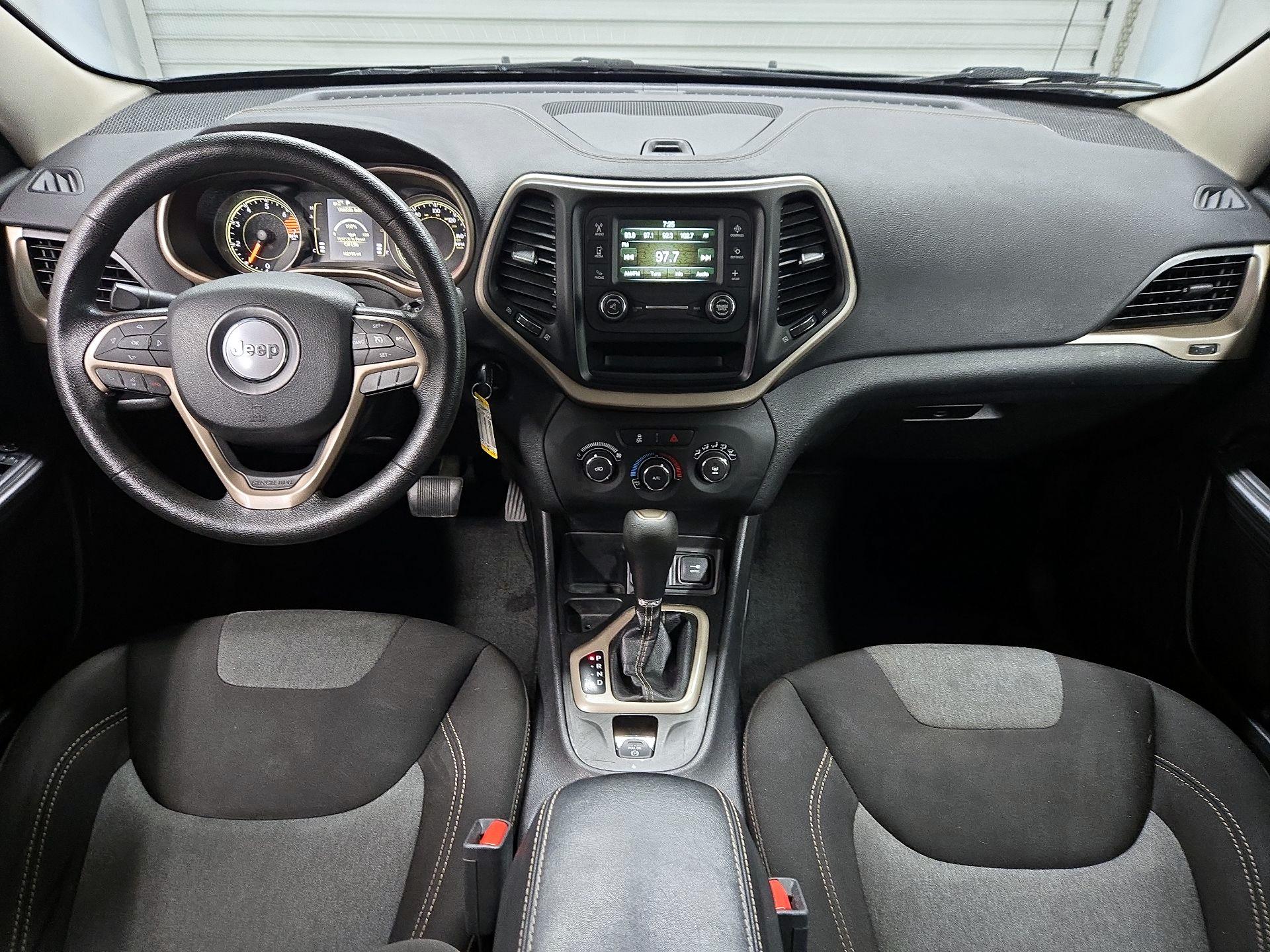 Thumbnail: 2017 Jeep Cherokee - 9