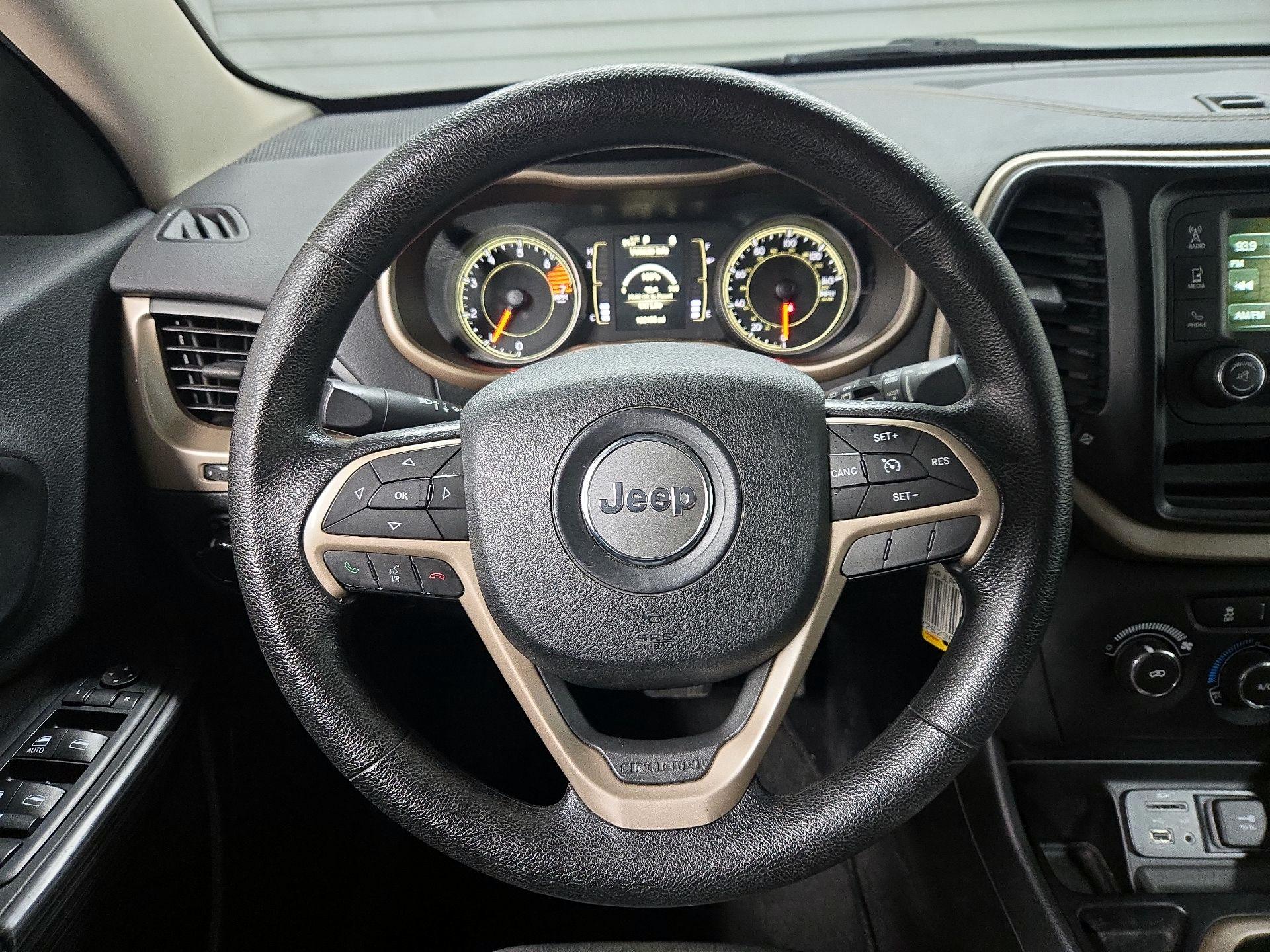 Thumbnail: 2017 Jeep Cherokee - 10