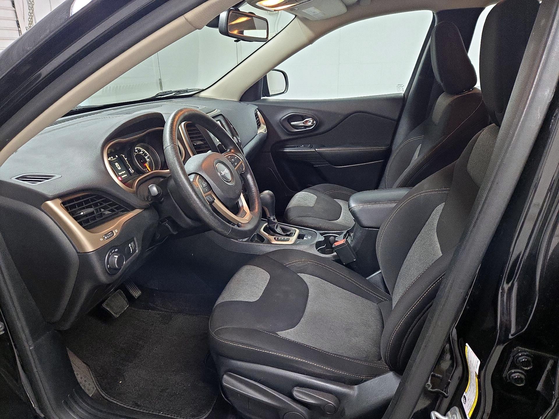 Thumbnail: 2017 Jeep Cherokee - 11