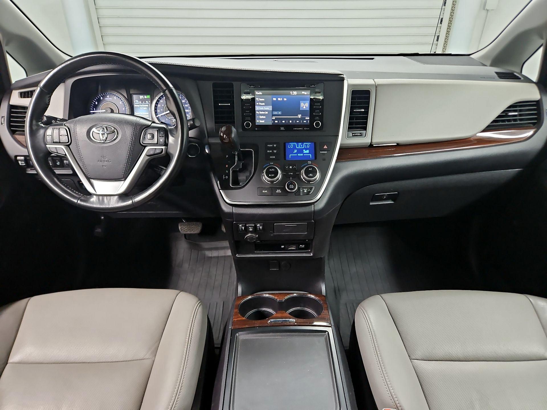 Thumbnail: 2019 Toyota Sienna - 9