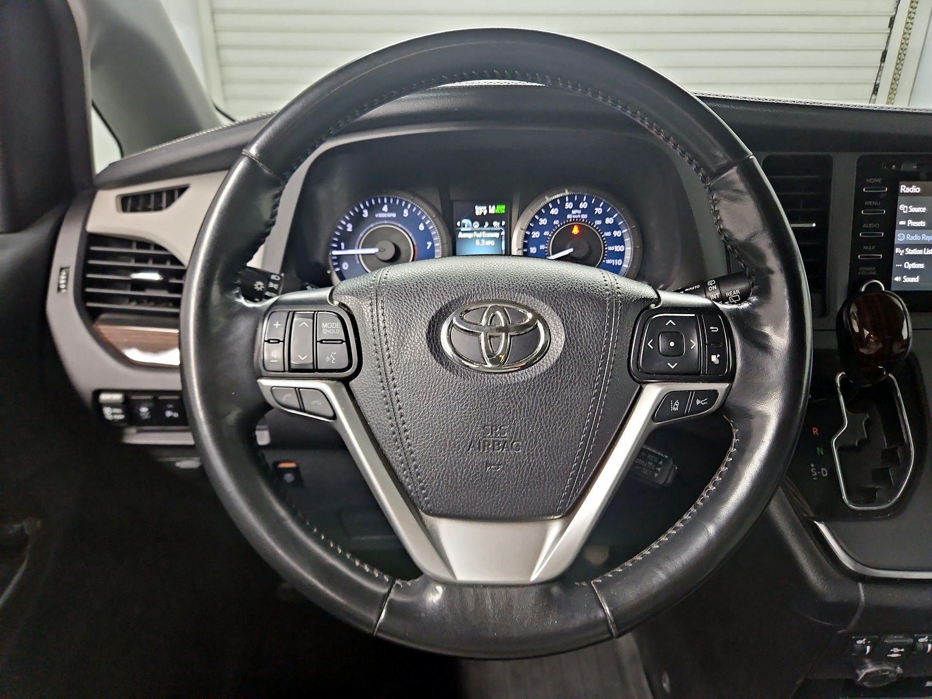 Thumbnail: 2019 Toyota Sienna - 10