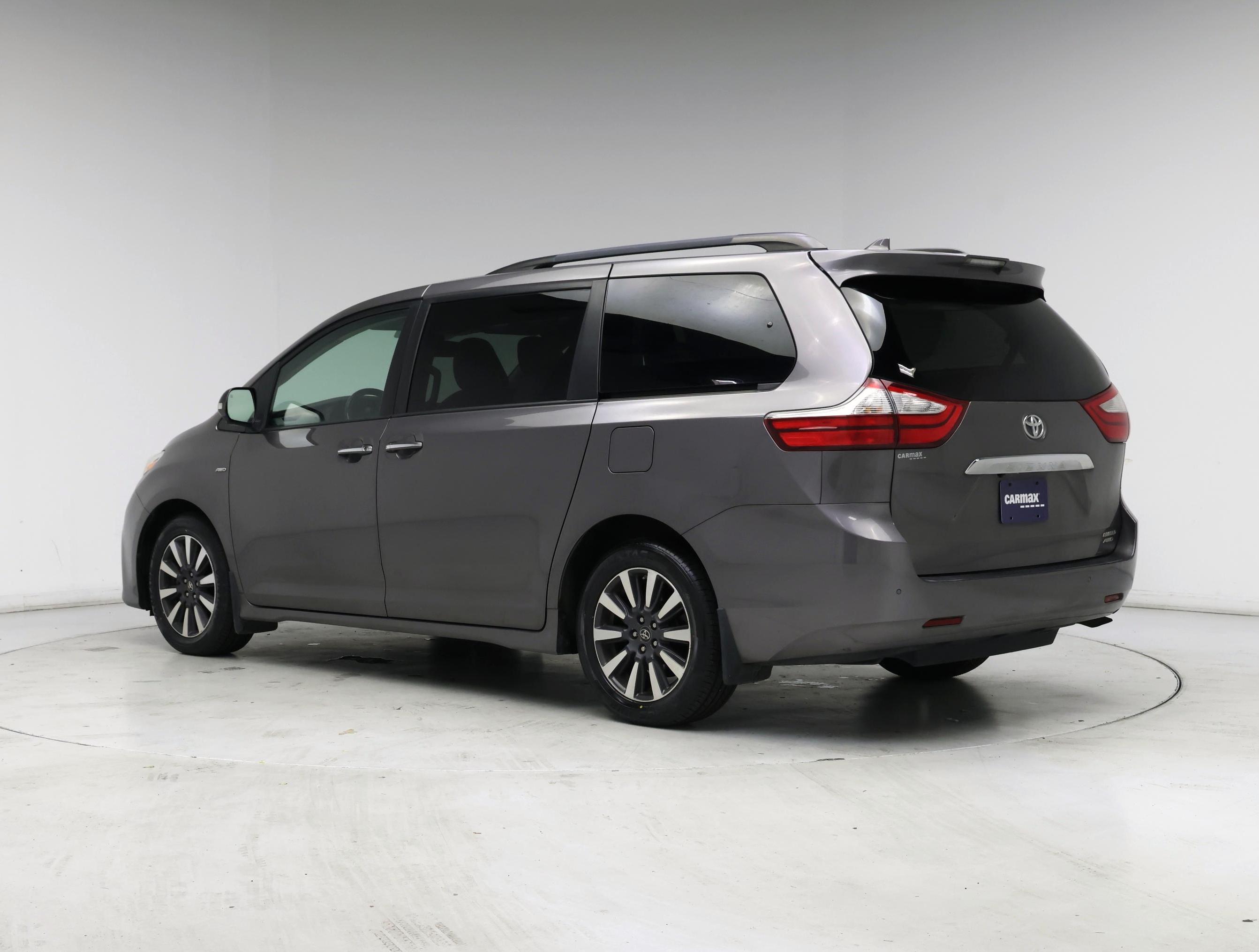 Thumbnail: 2019 Toyota Sienna - 2