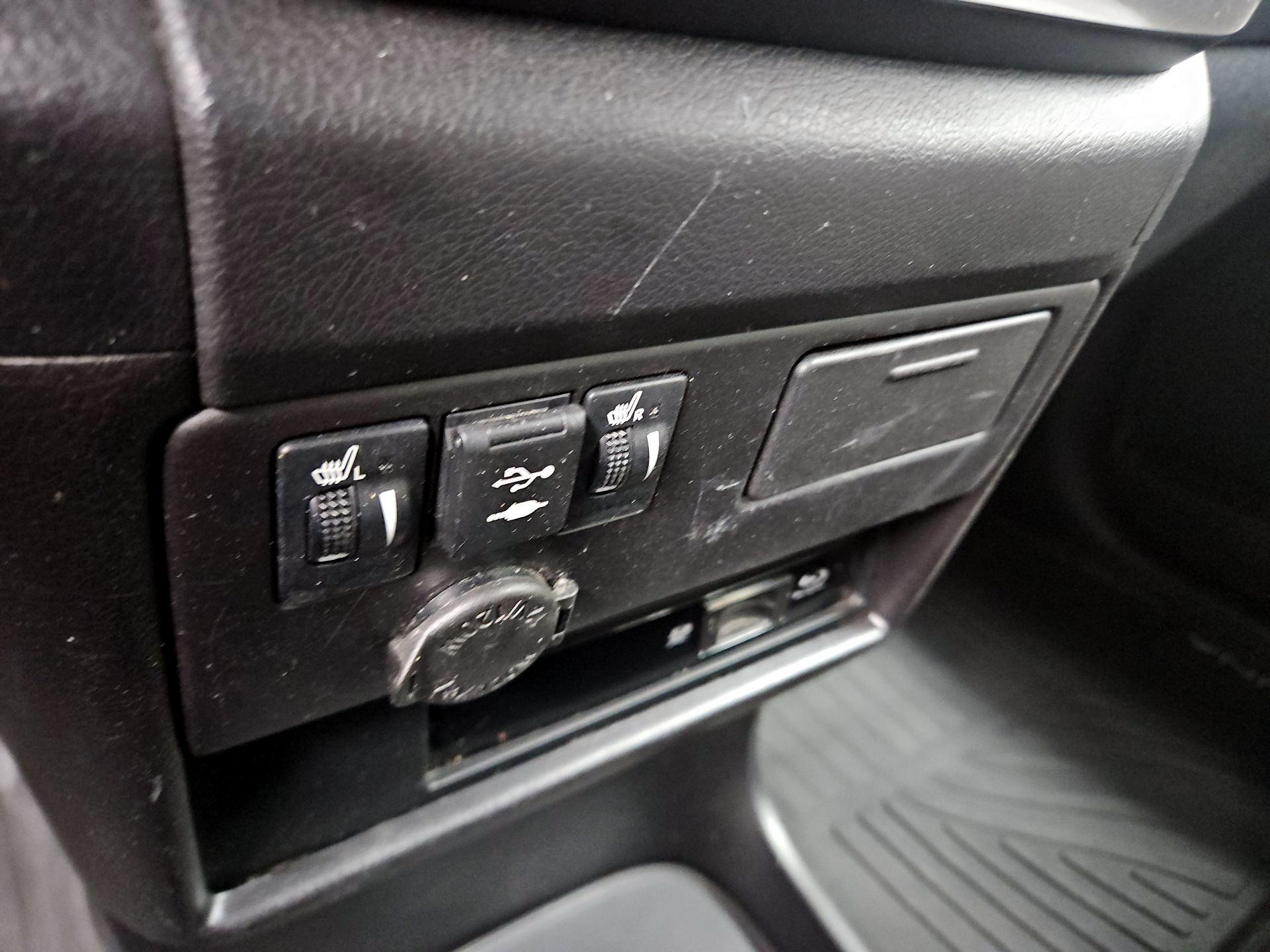 Thumbnail: 2019 Toyota Sienna - 19