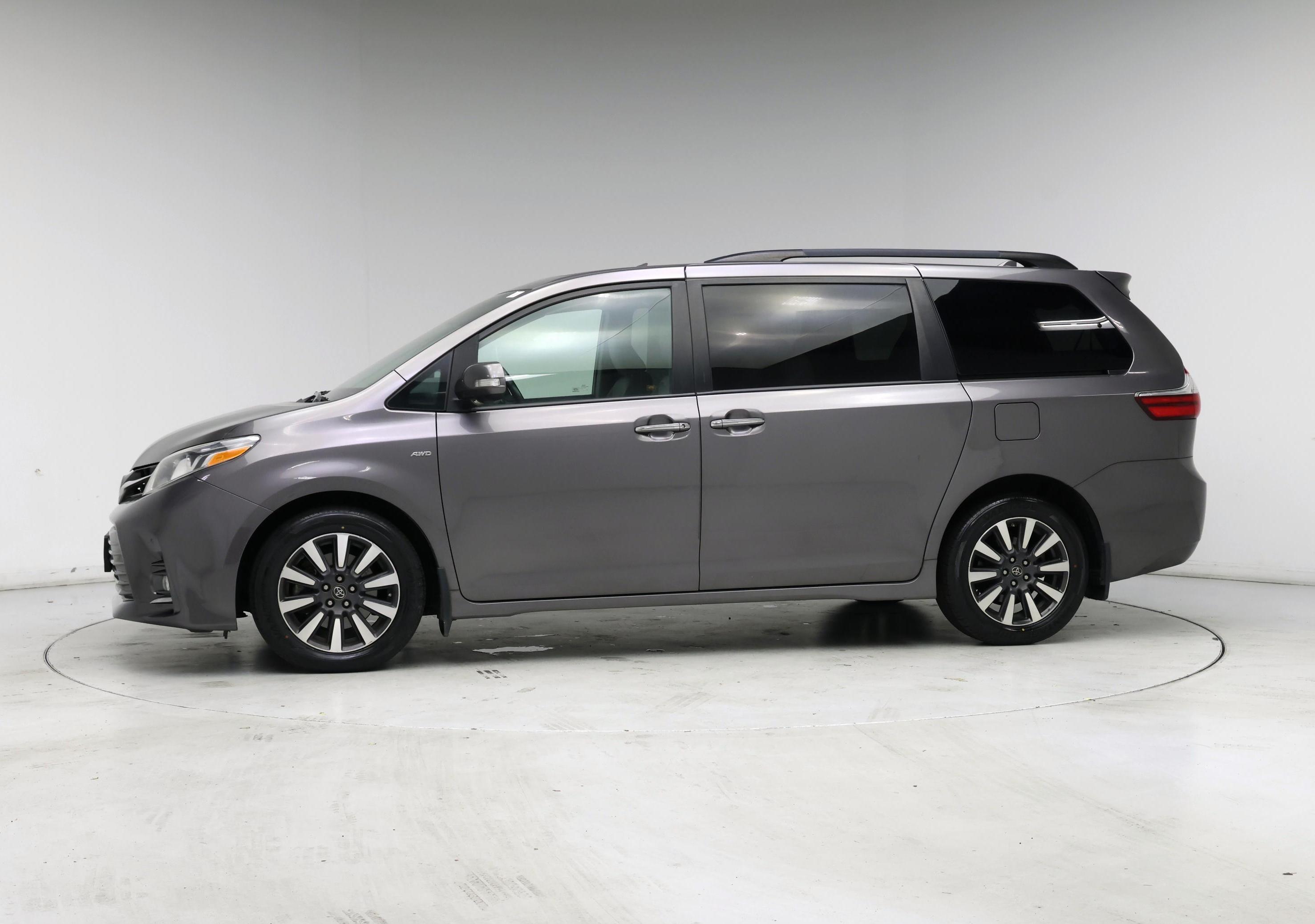 Thumbnail: 2019 Toyota Sienna - 3